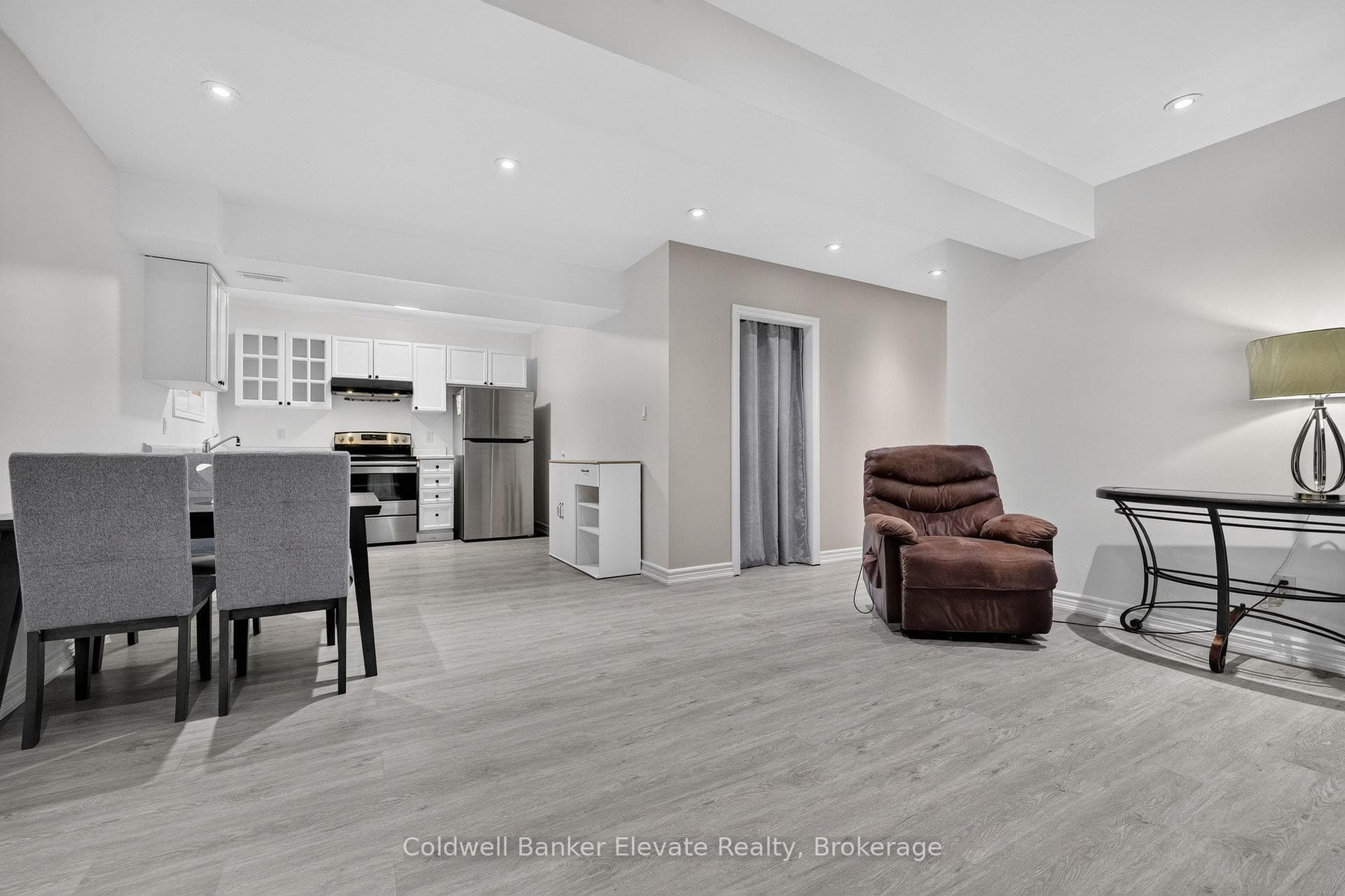 957 Gzowski Street photo 29