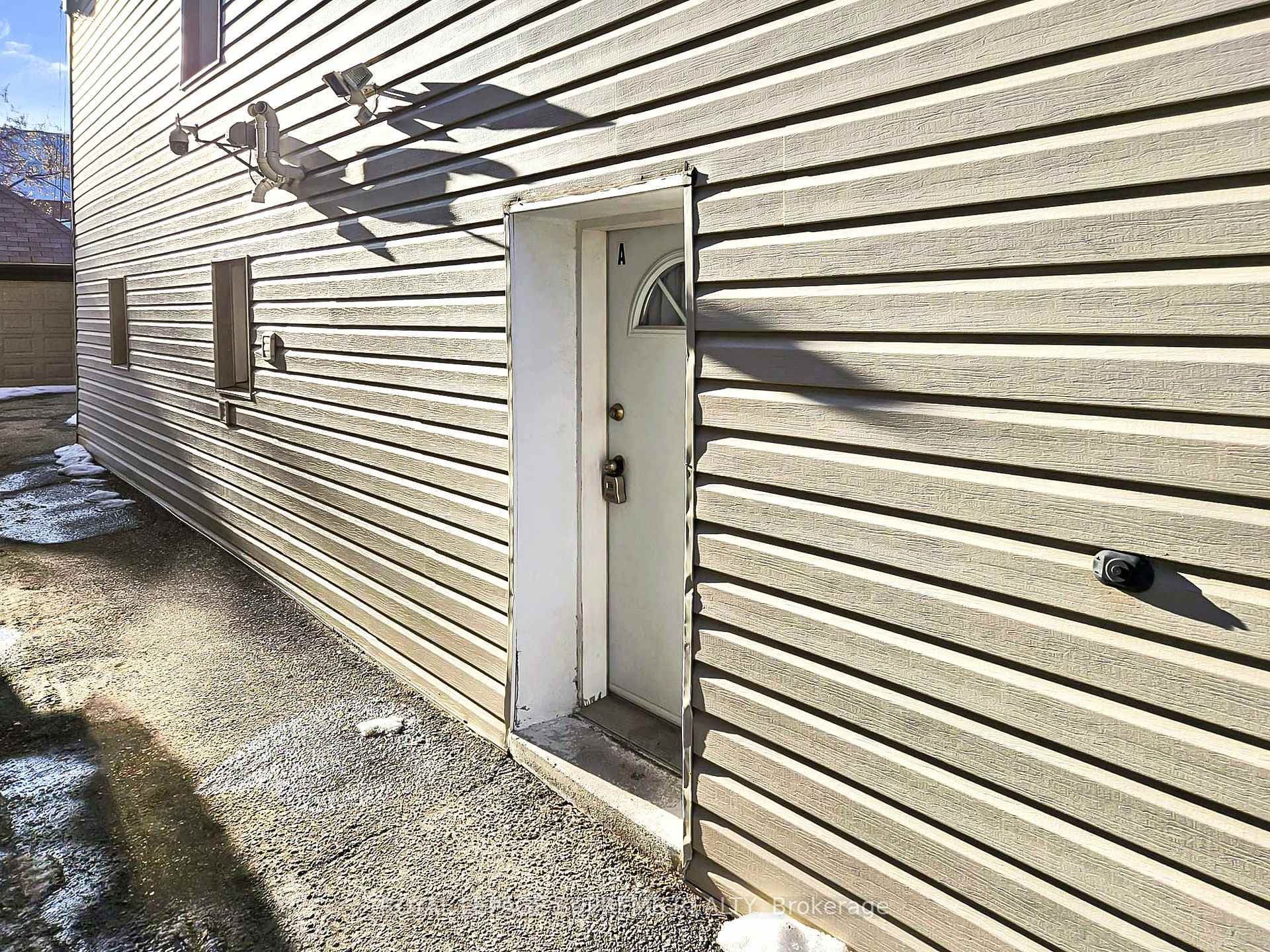 552 Caledonia Road Unit A photo 1