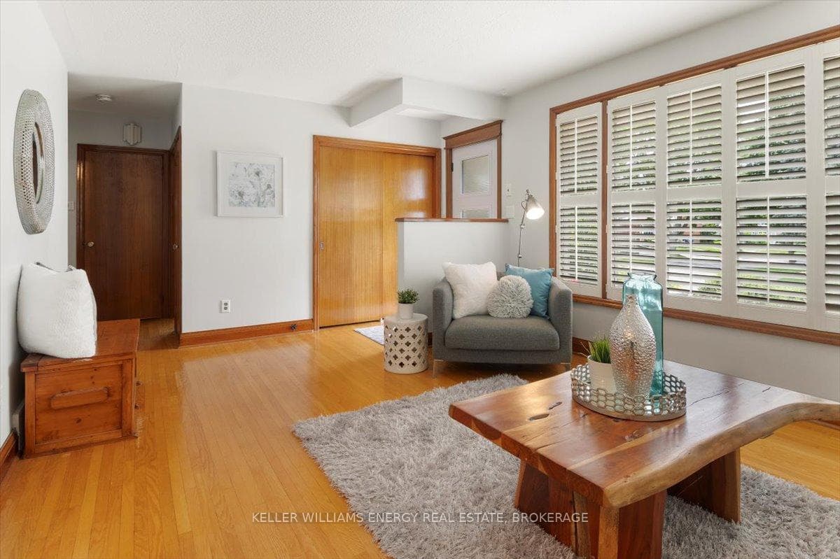 242 Elgin Street photo 8