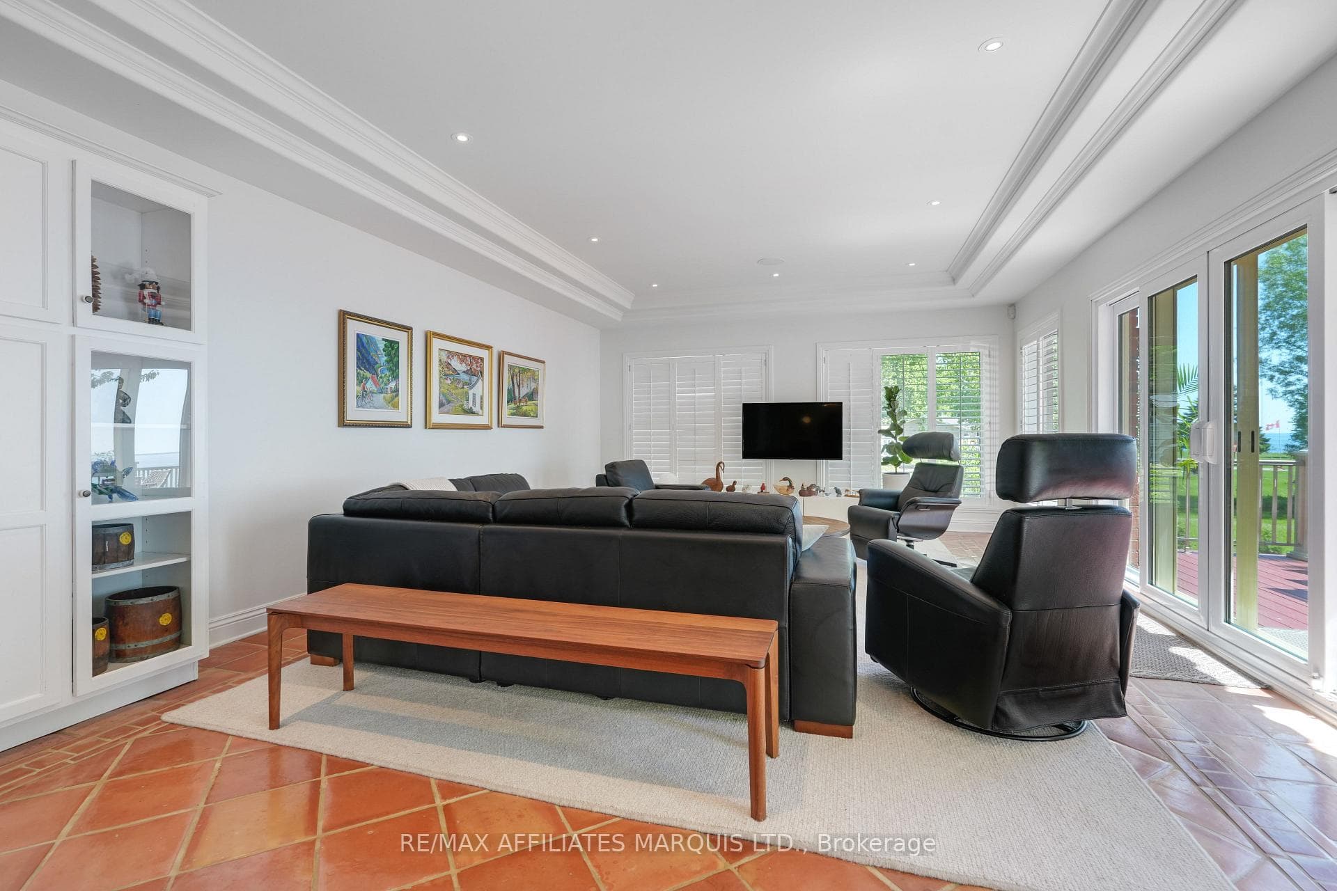20562 Old Montreal Road photo 16