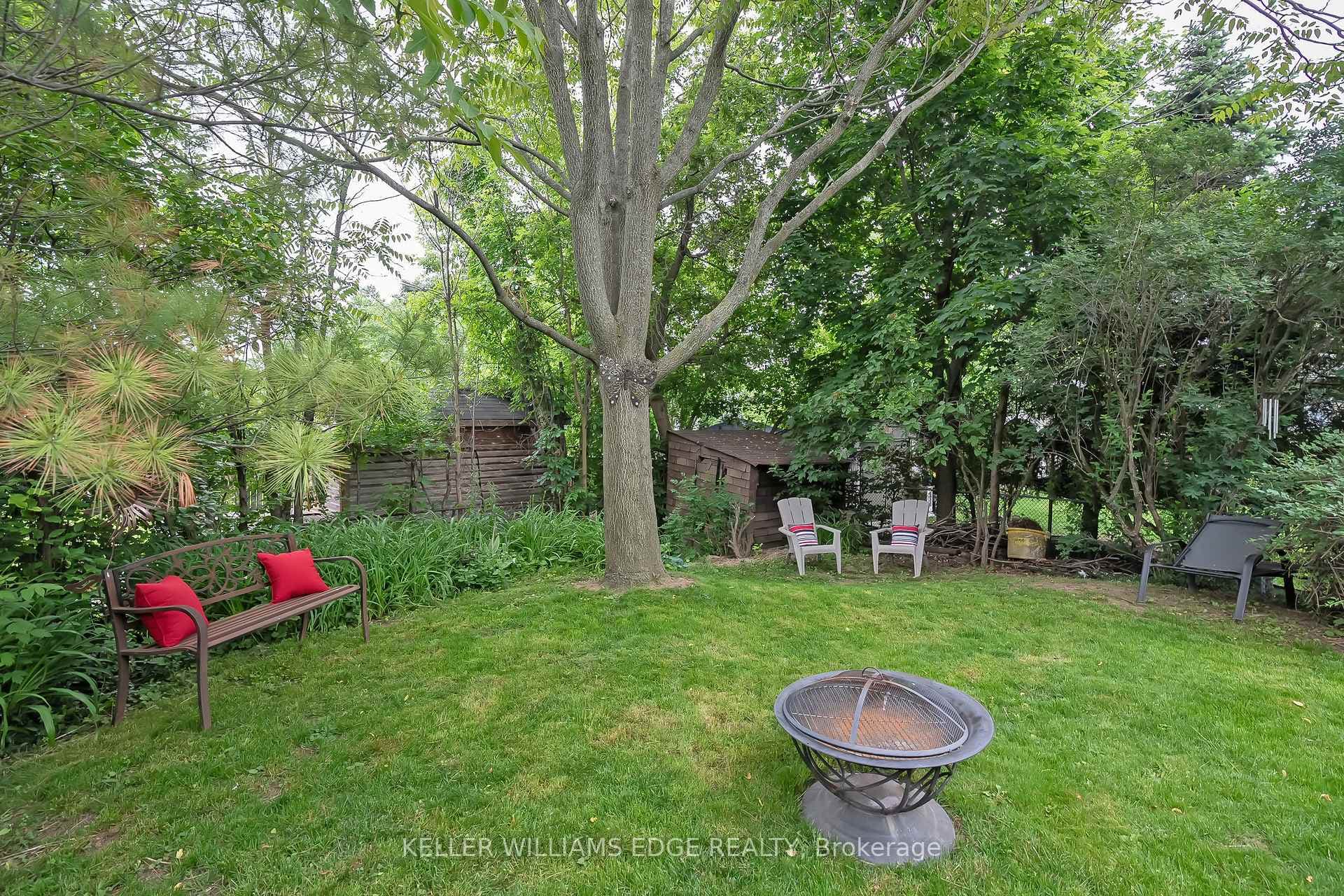 1519 Newlands Crescent photo 26