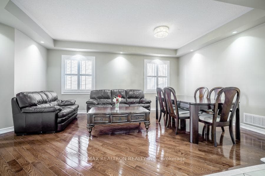 110 Riverwalk Drive photo 10