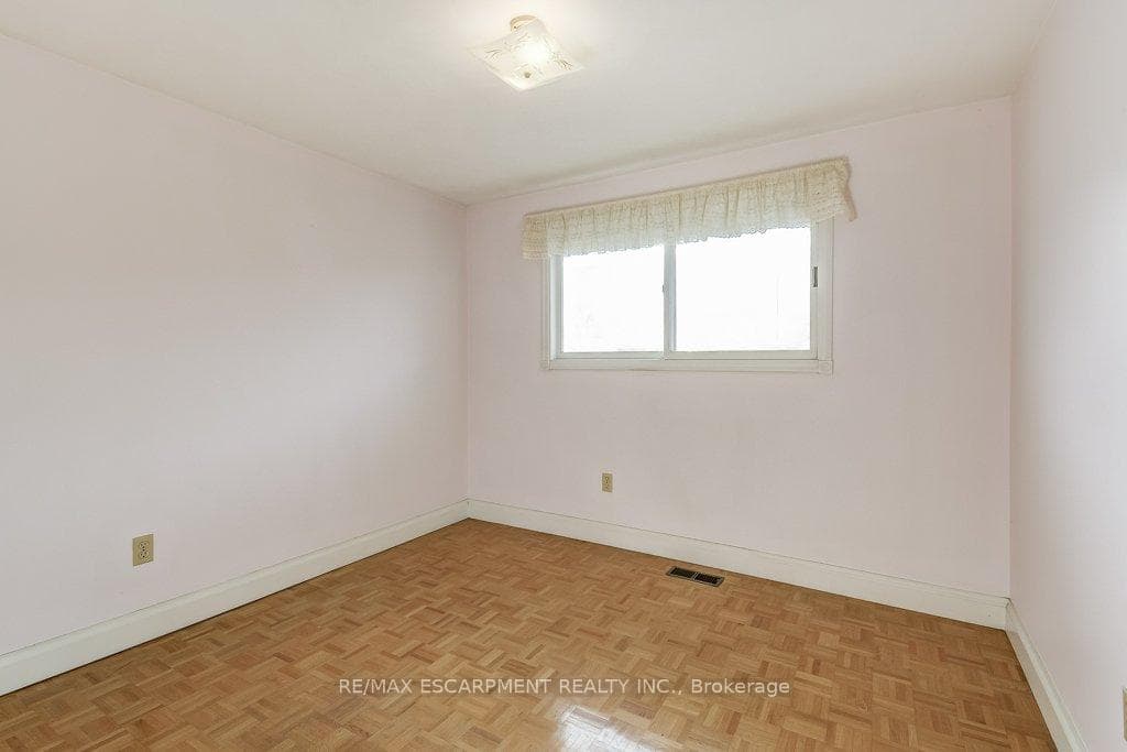 49 Redhill Avenue photo 12