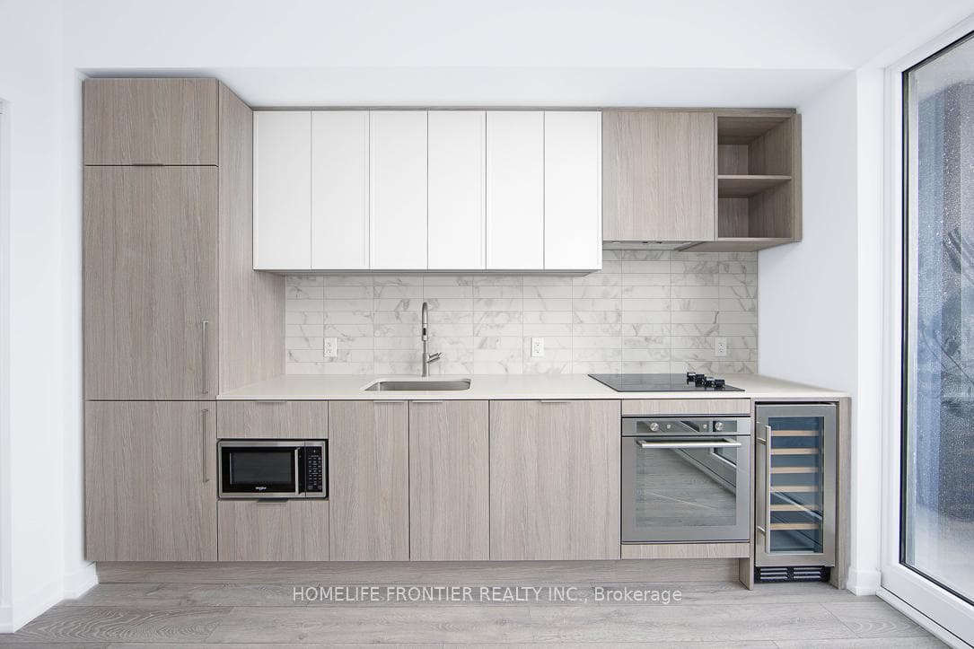 2020 Bathurst Street Unit 1210 photo 6