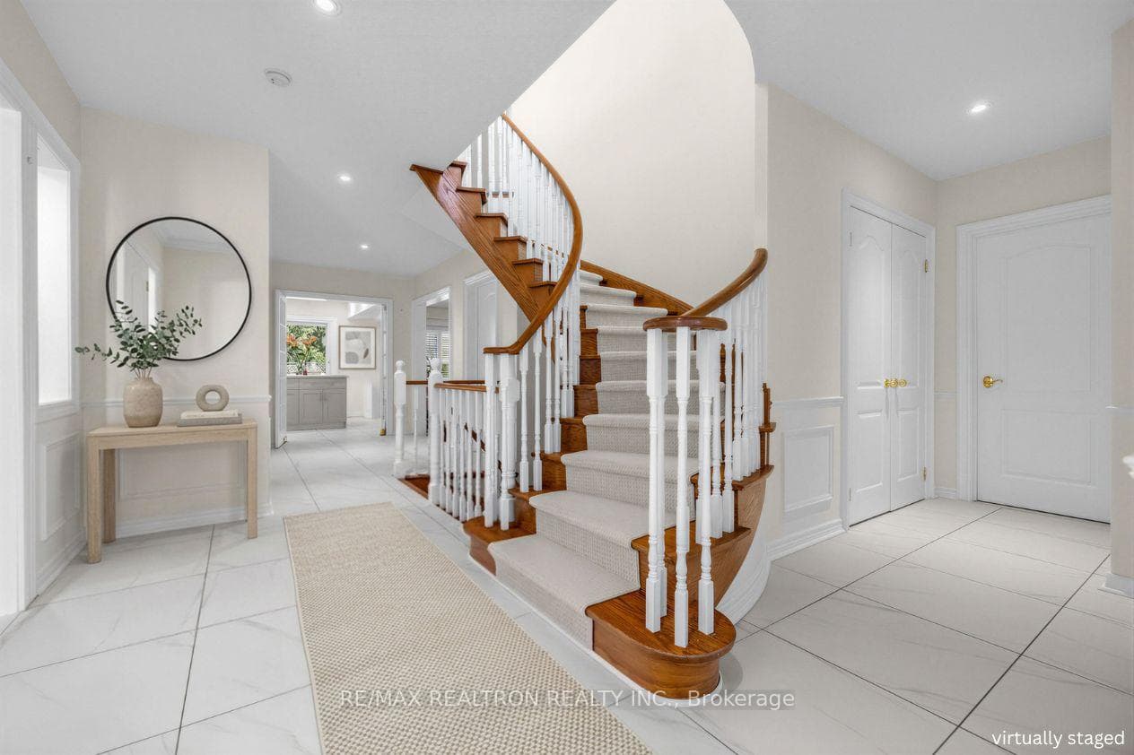 10 MACRILL Road photo 2