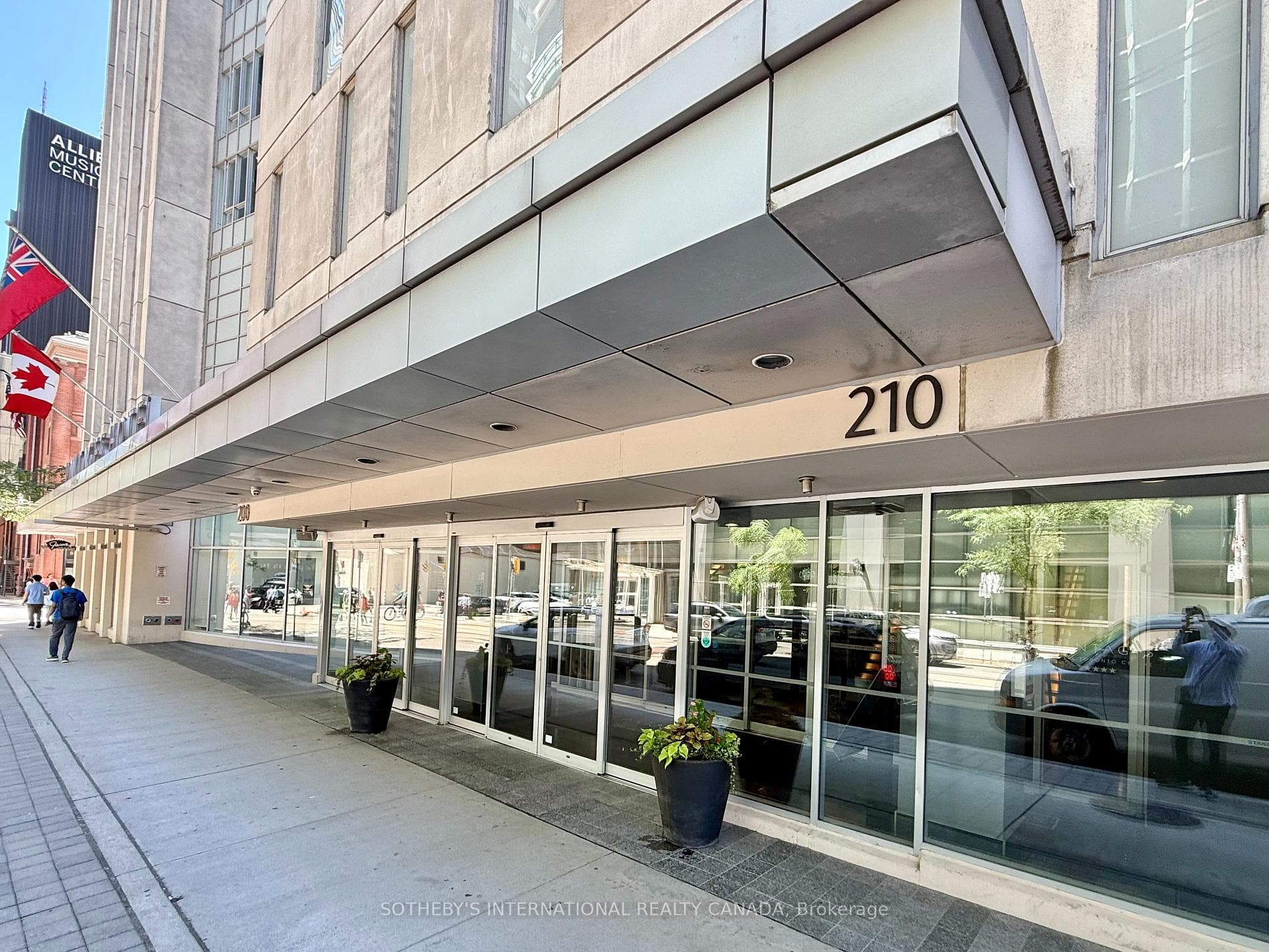 210 Victoria Street Unit 717 photo 16