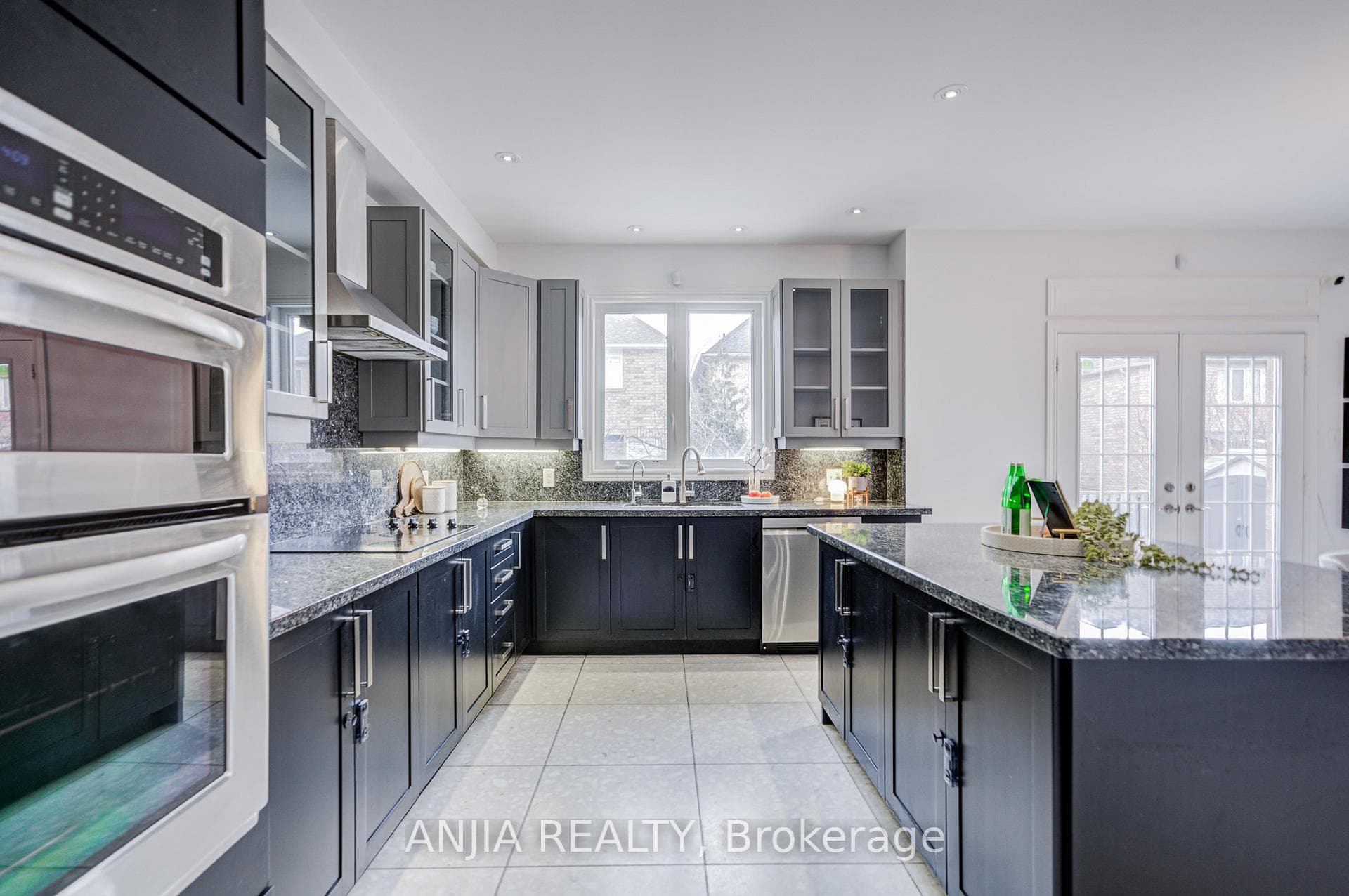 10 Golden Meadow Drive photo 23