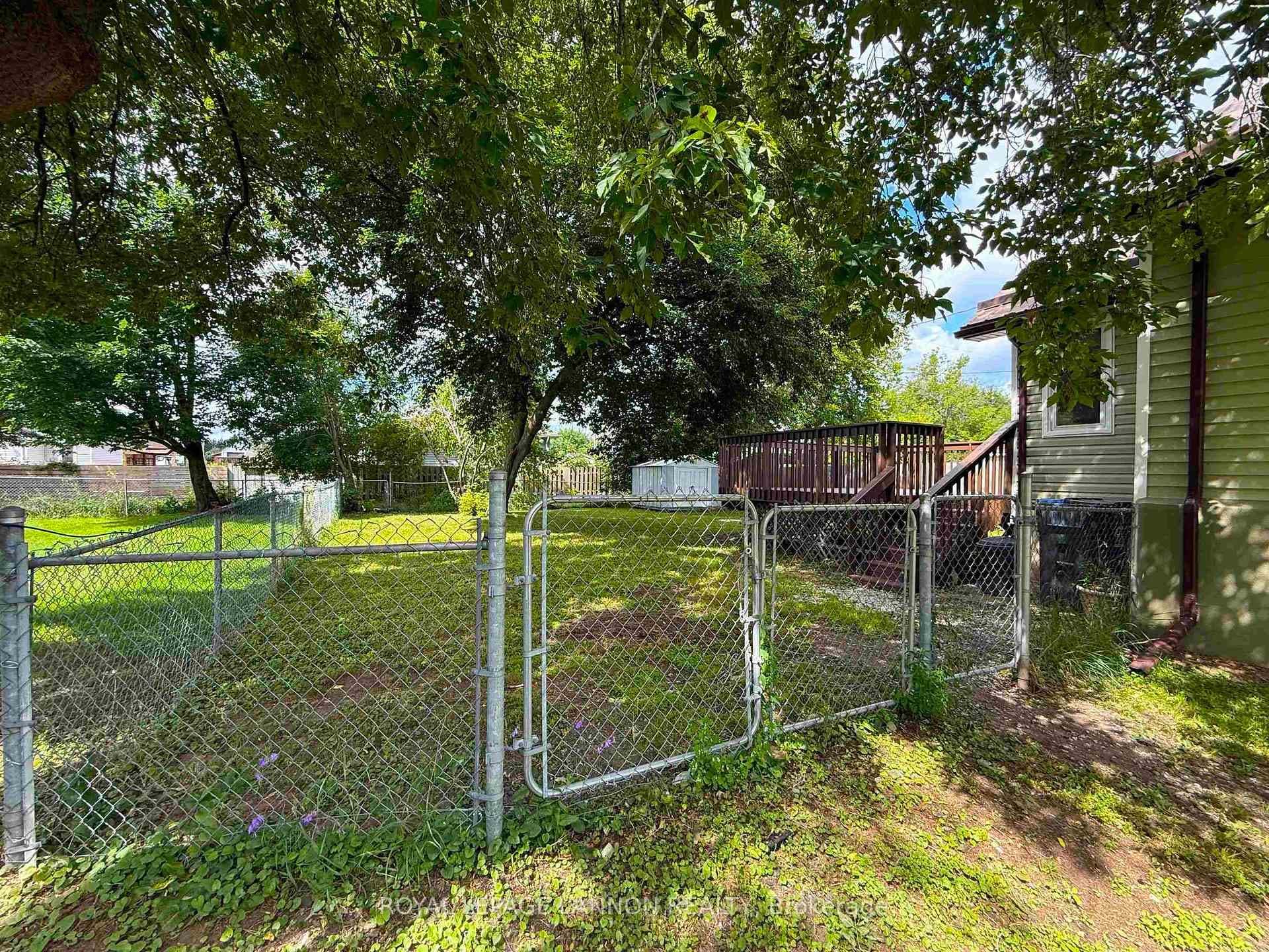 213 Dundas Street photo 35
