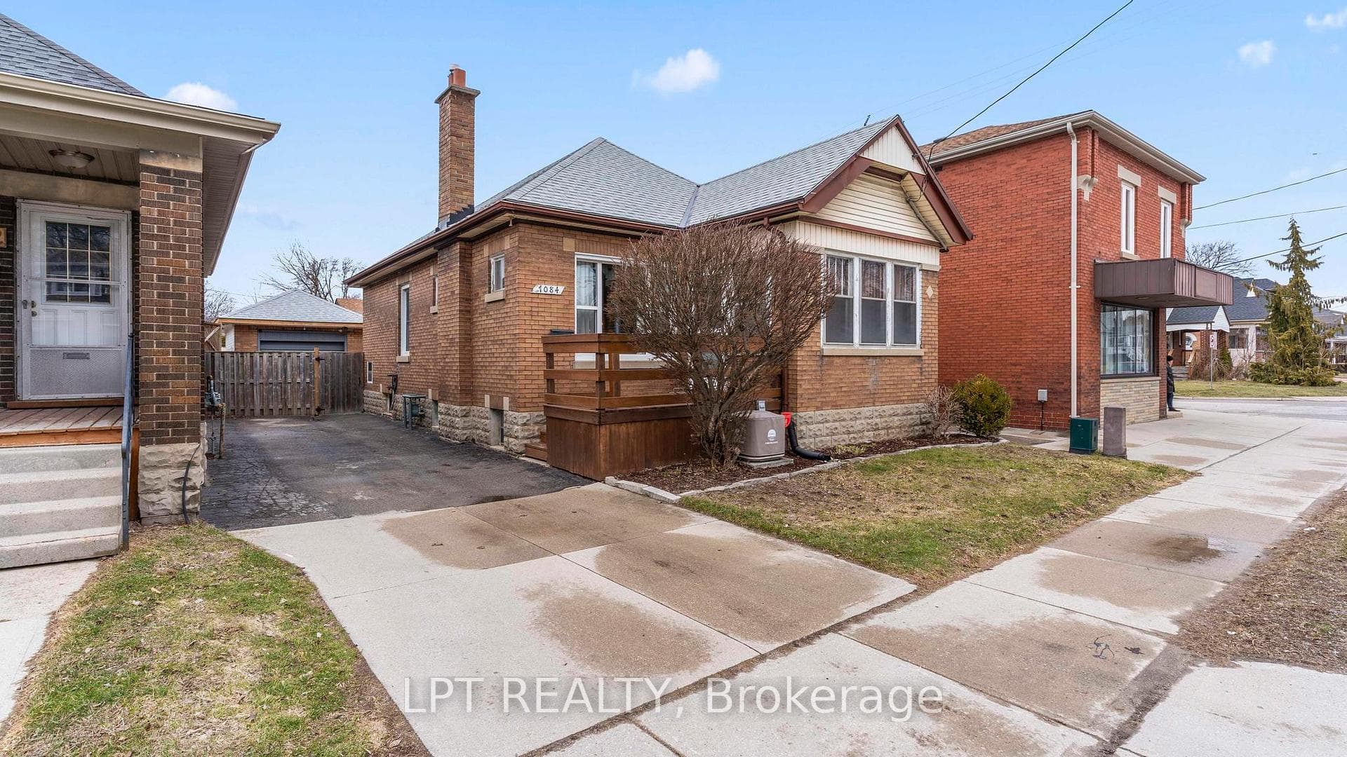 1084 Trafalgar Street photo 2