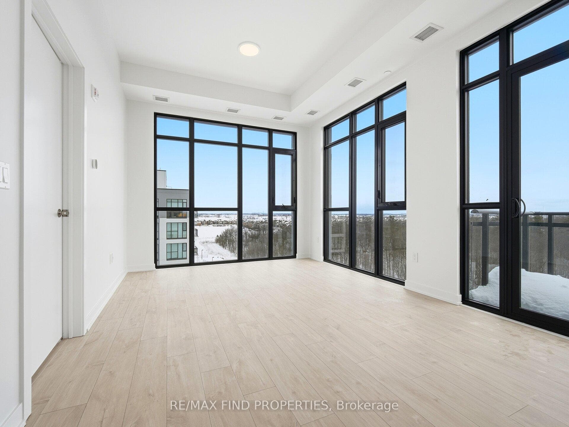 750 WHITLOCK Avenue Unit 811 photo 15