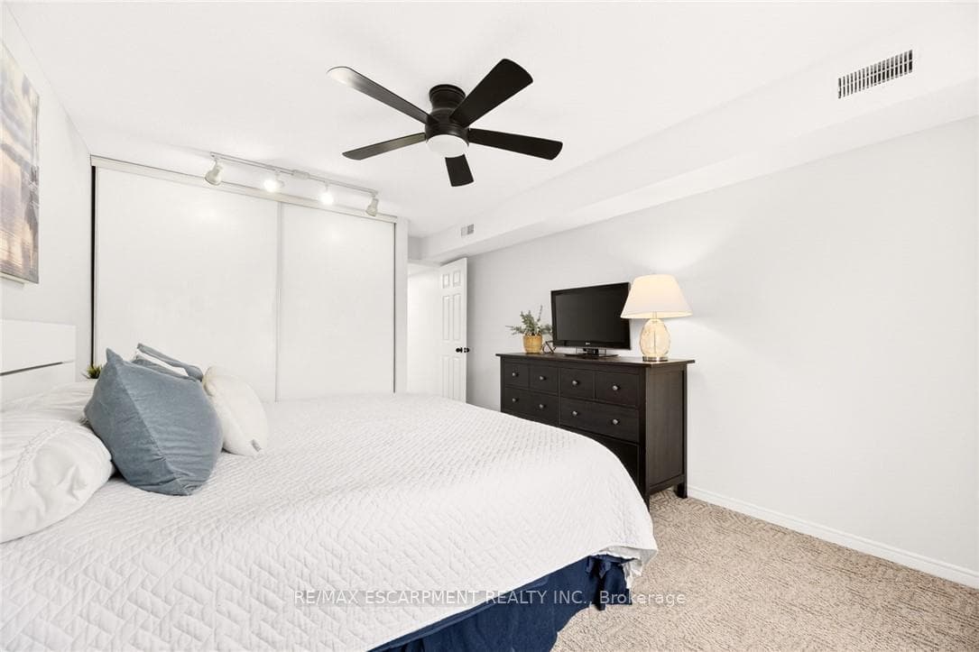 201 DORCHESTER Boulevard Unit 101 photo 25