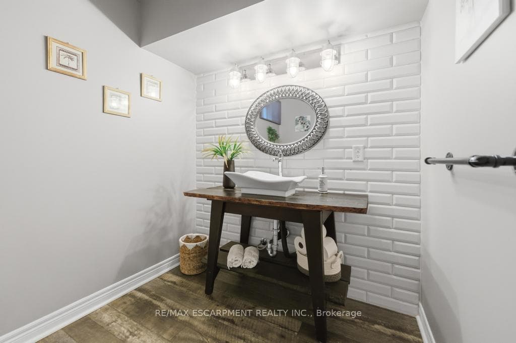 64 Onyx Court photo 31