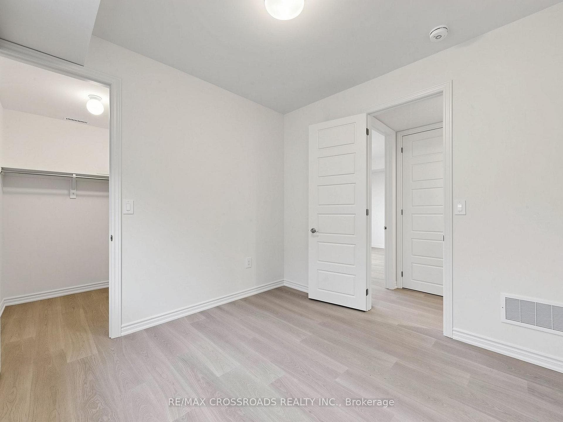 102 Donald Cameron Crescent Unit 2nd Flr photo 24