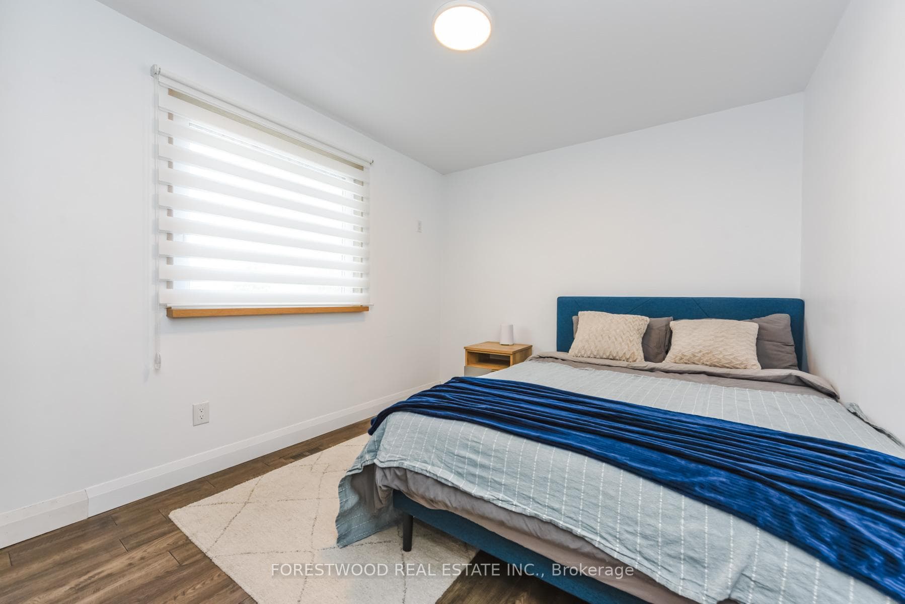 1690 Saltdene Terrace photo 15