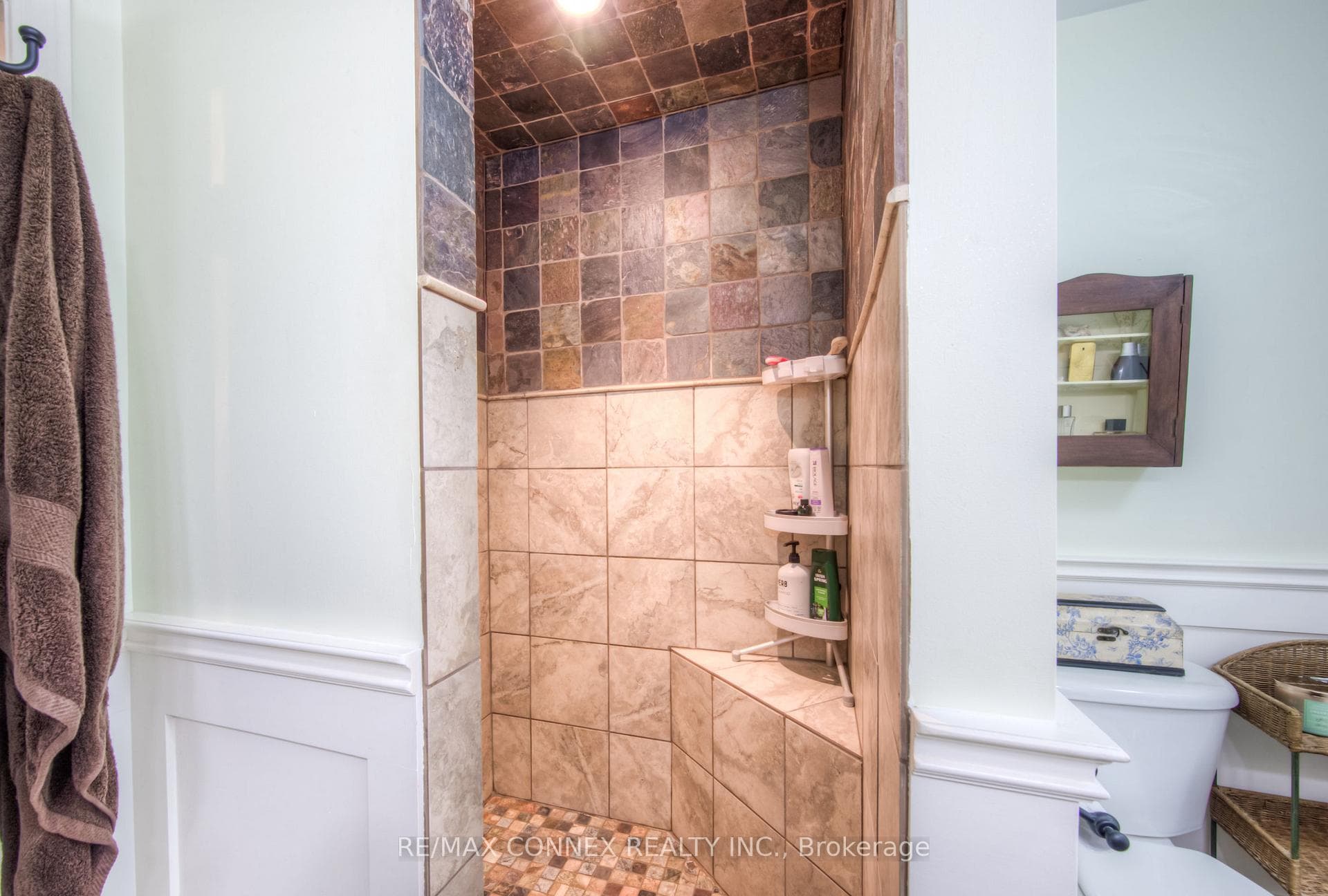 530 St David Street photo 20