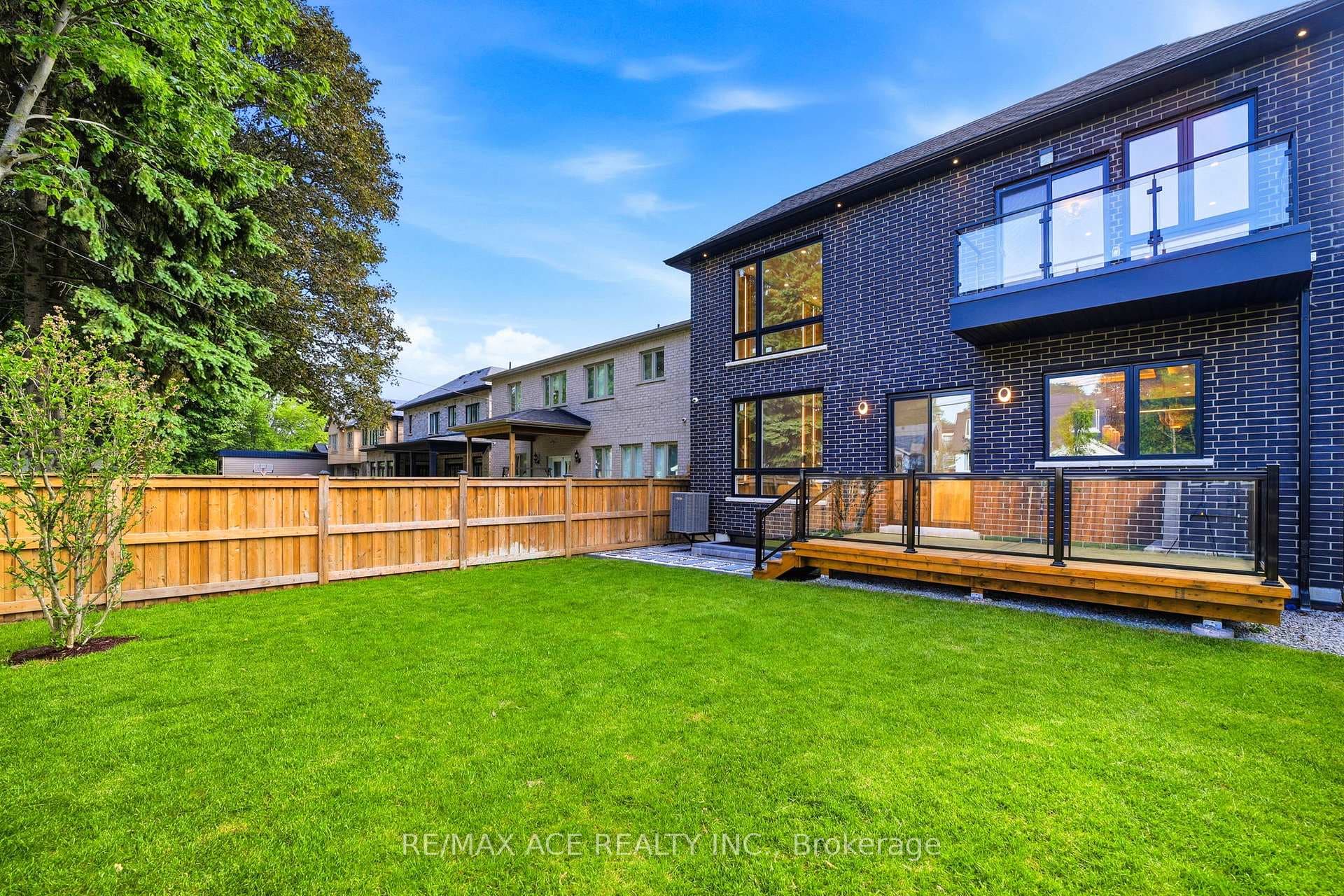 61 Harewood Avenue photo 46