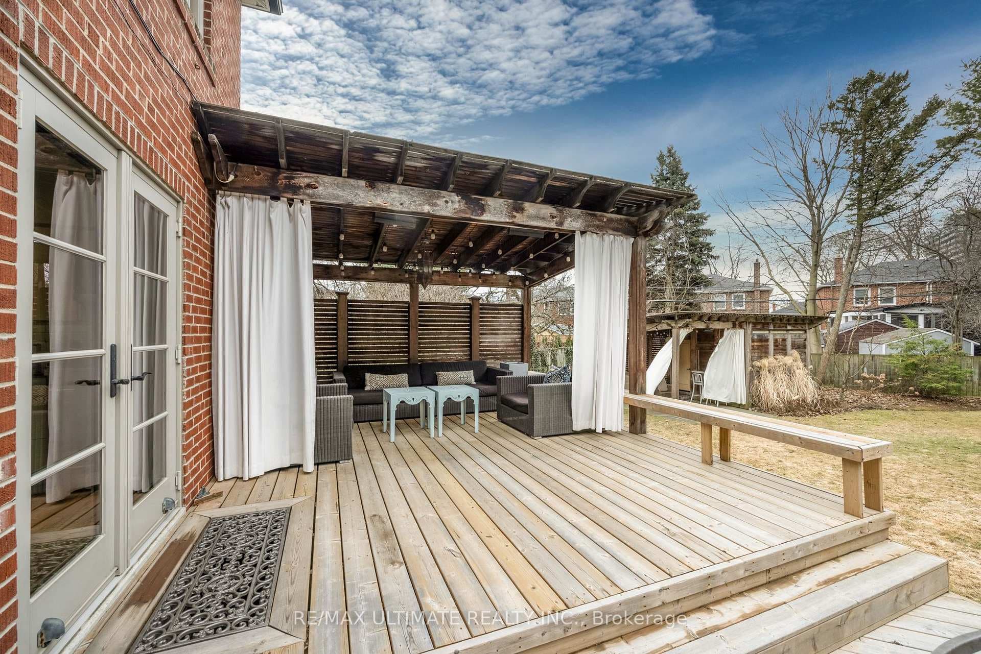 Deck with Purgola heated and lighting