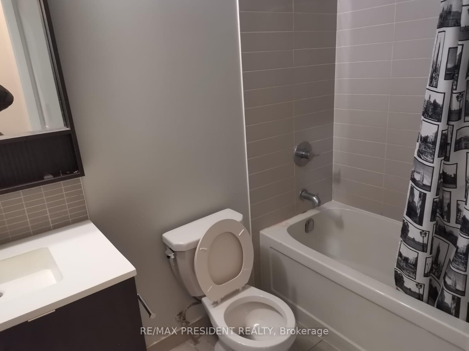 2560 Eglinton Avenue Unit 401 photo 11