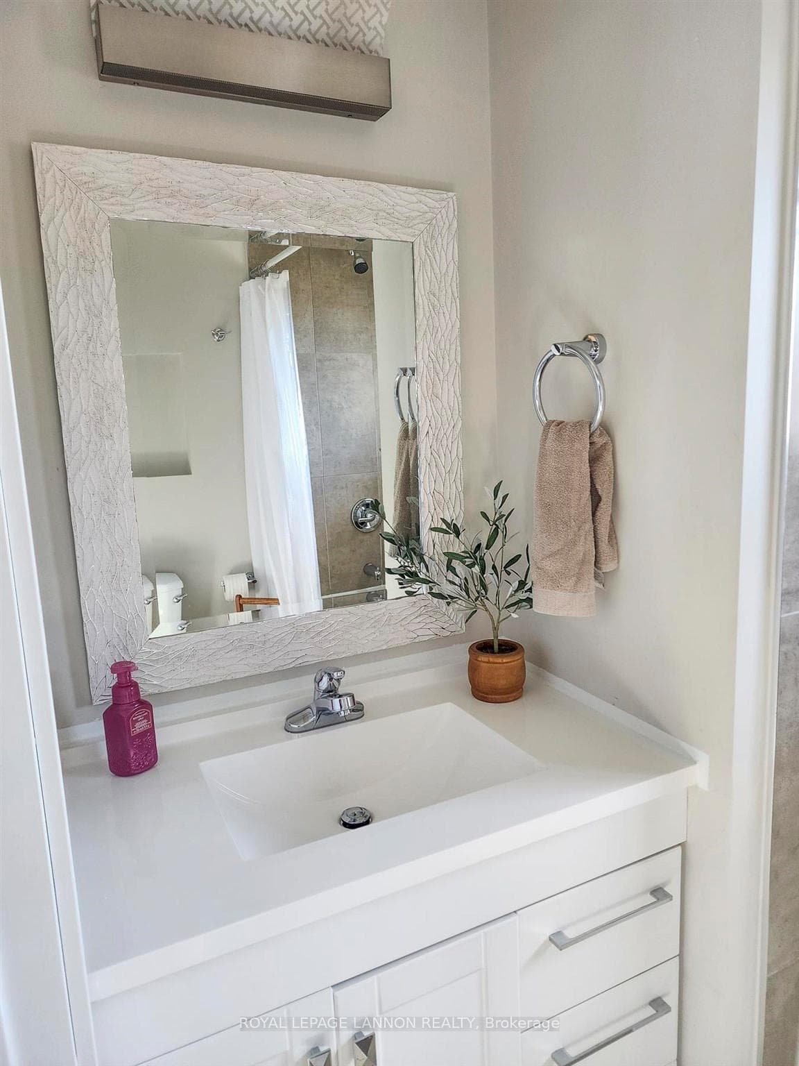 138 Walsh Street photo 7