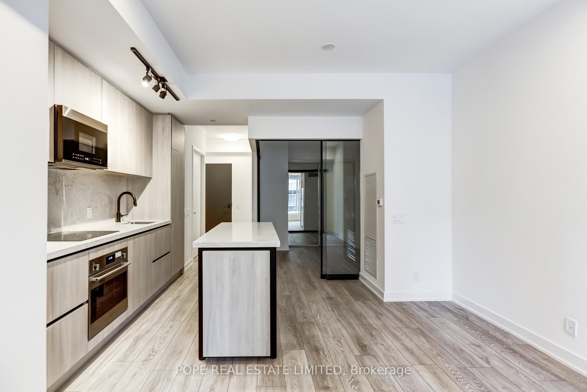 108 Peter Street Unit 806 photo 8