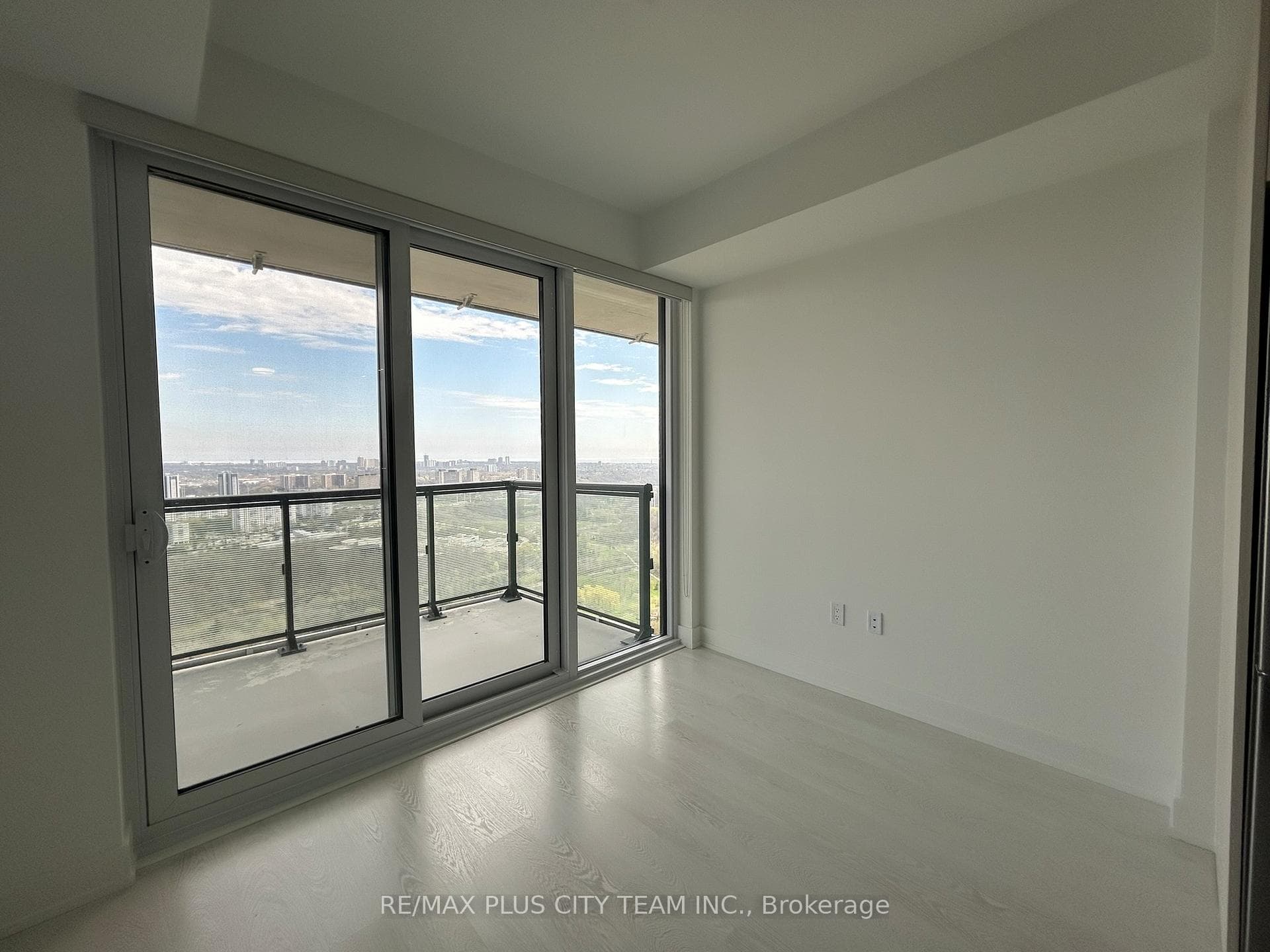 30 Inn On The Park Drive Unit 3807 photo 4
