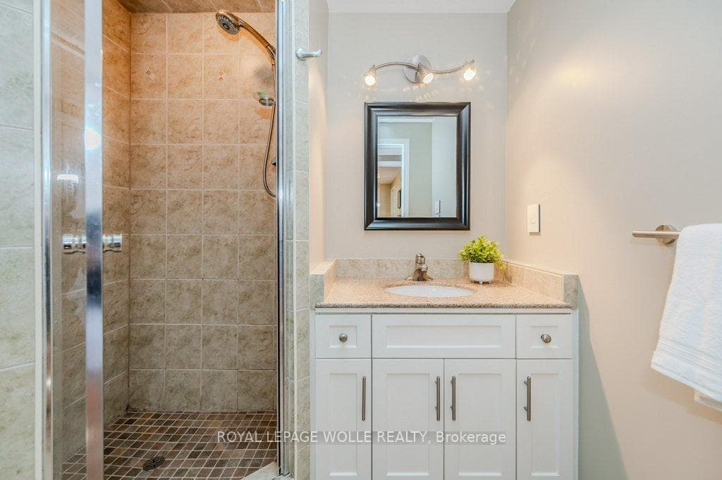 47 Sprucedale Crescent photo 23