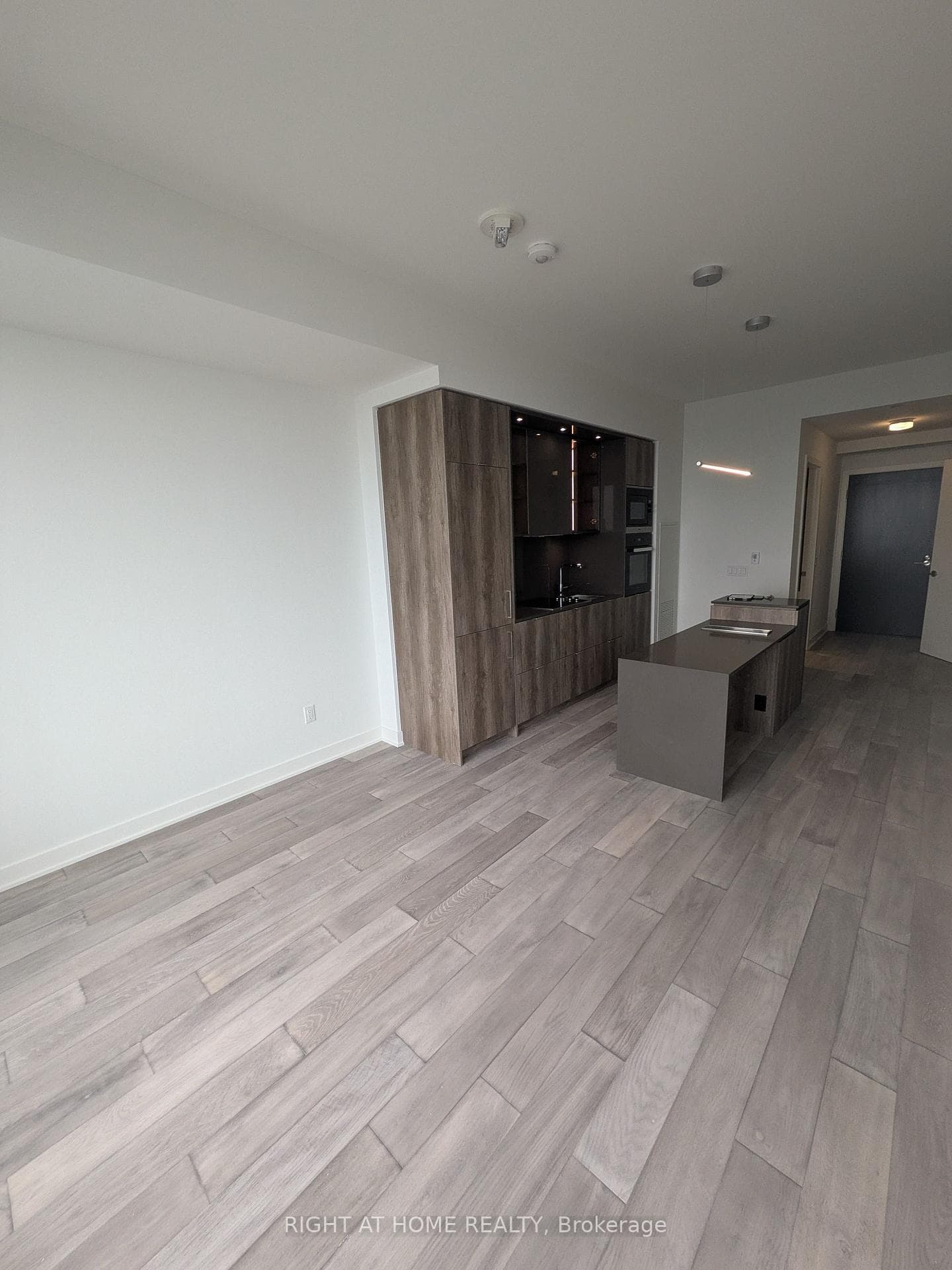 11 Yorkville Avenue Unit 5601 photo 4