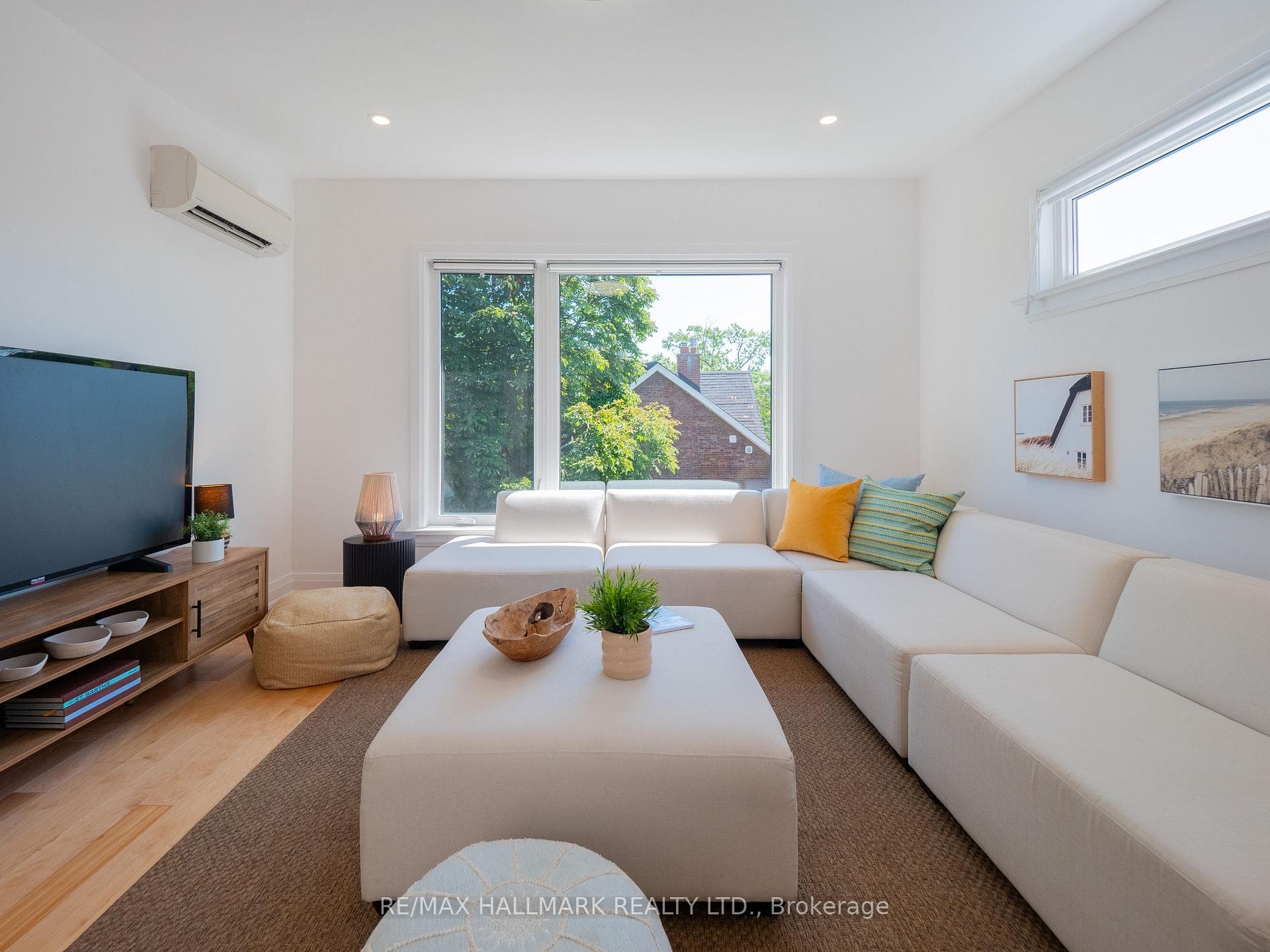 65 Hampton Avenue photo 32