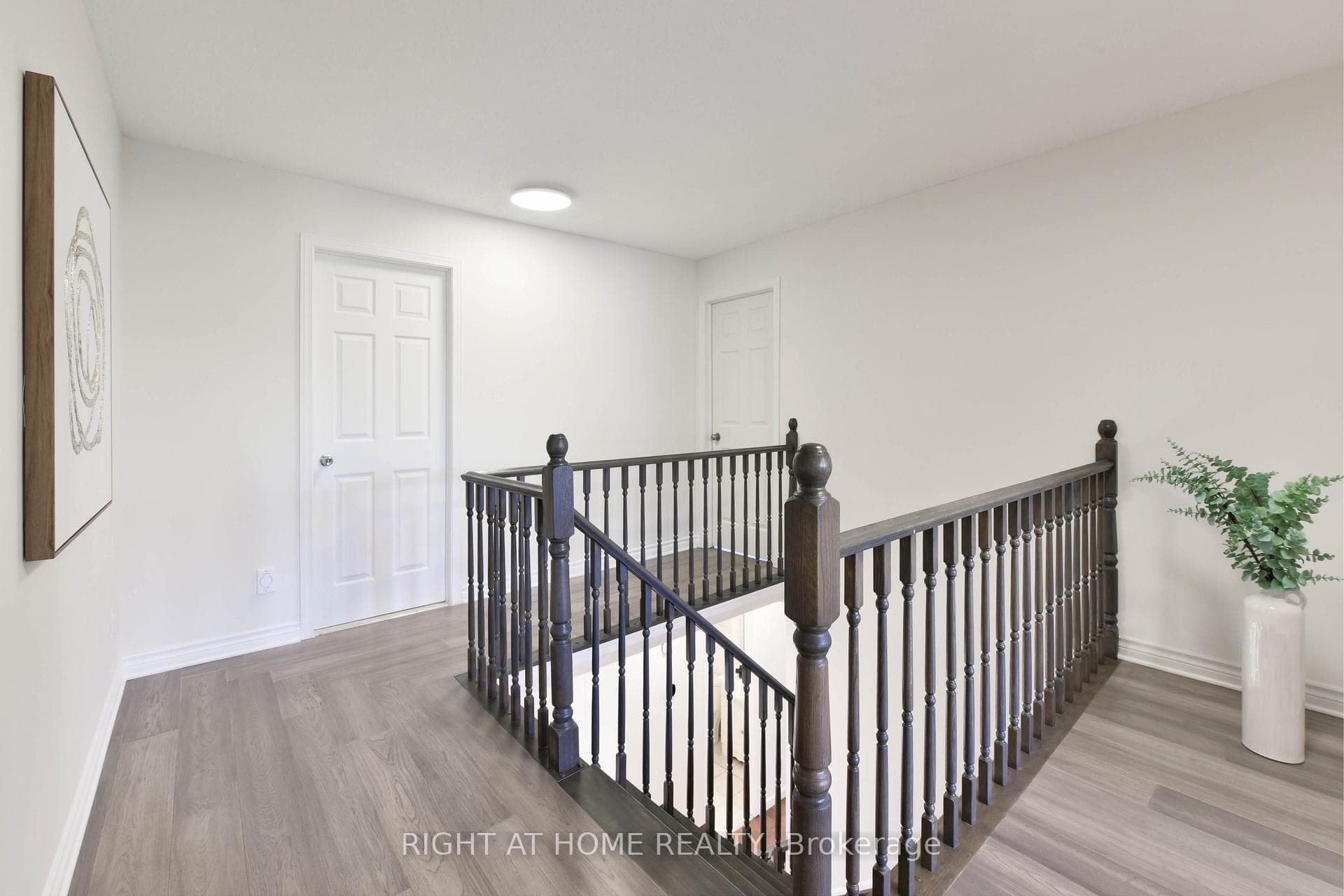4 BALDING Crescent photo 25