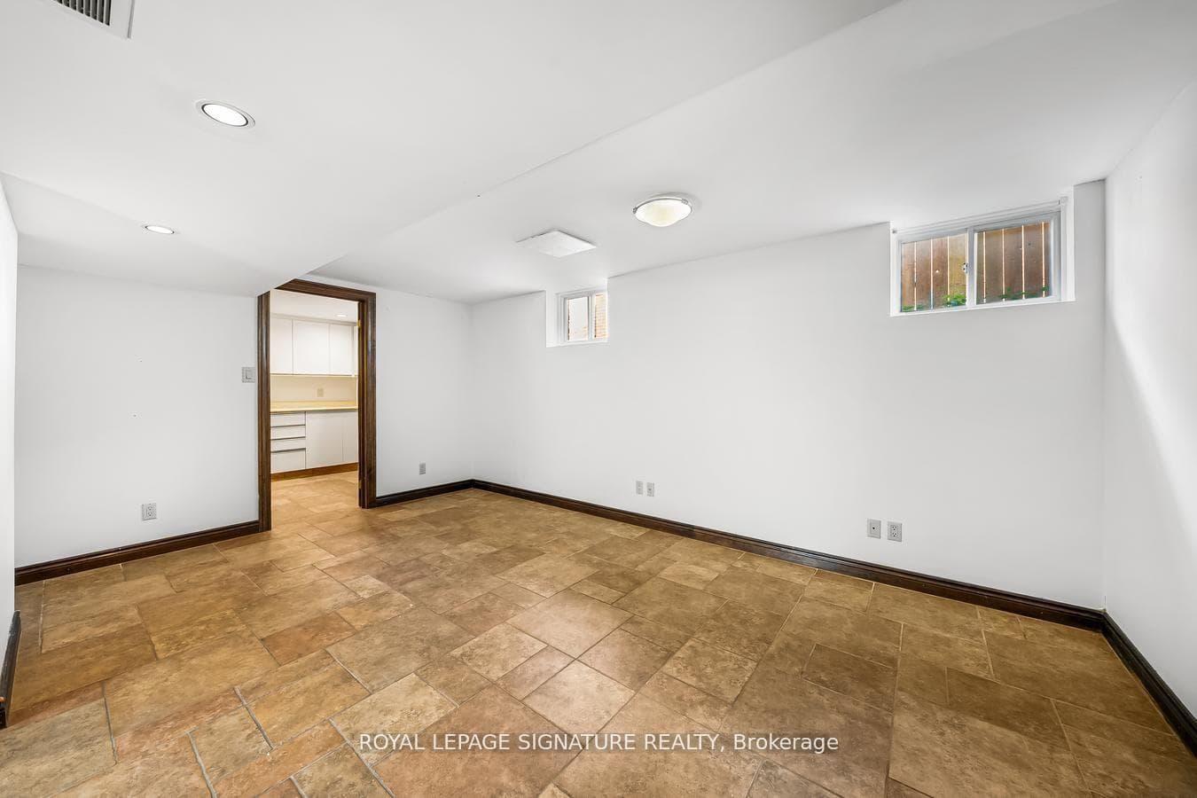21 Broadlands Boulevard photo 22