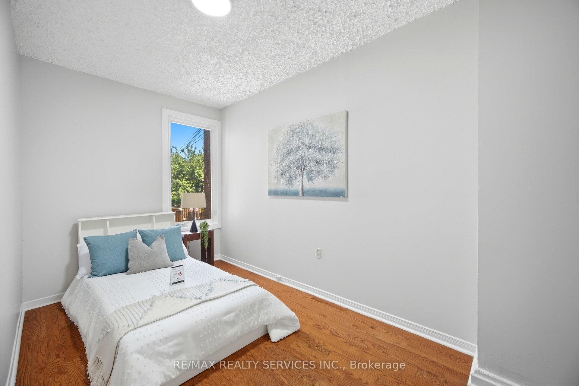 1147 Dufferin Street photo 13