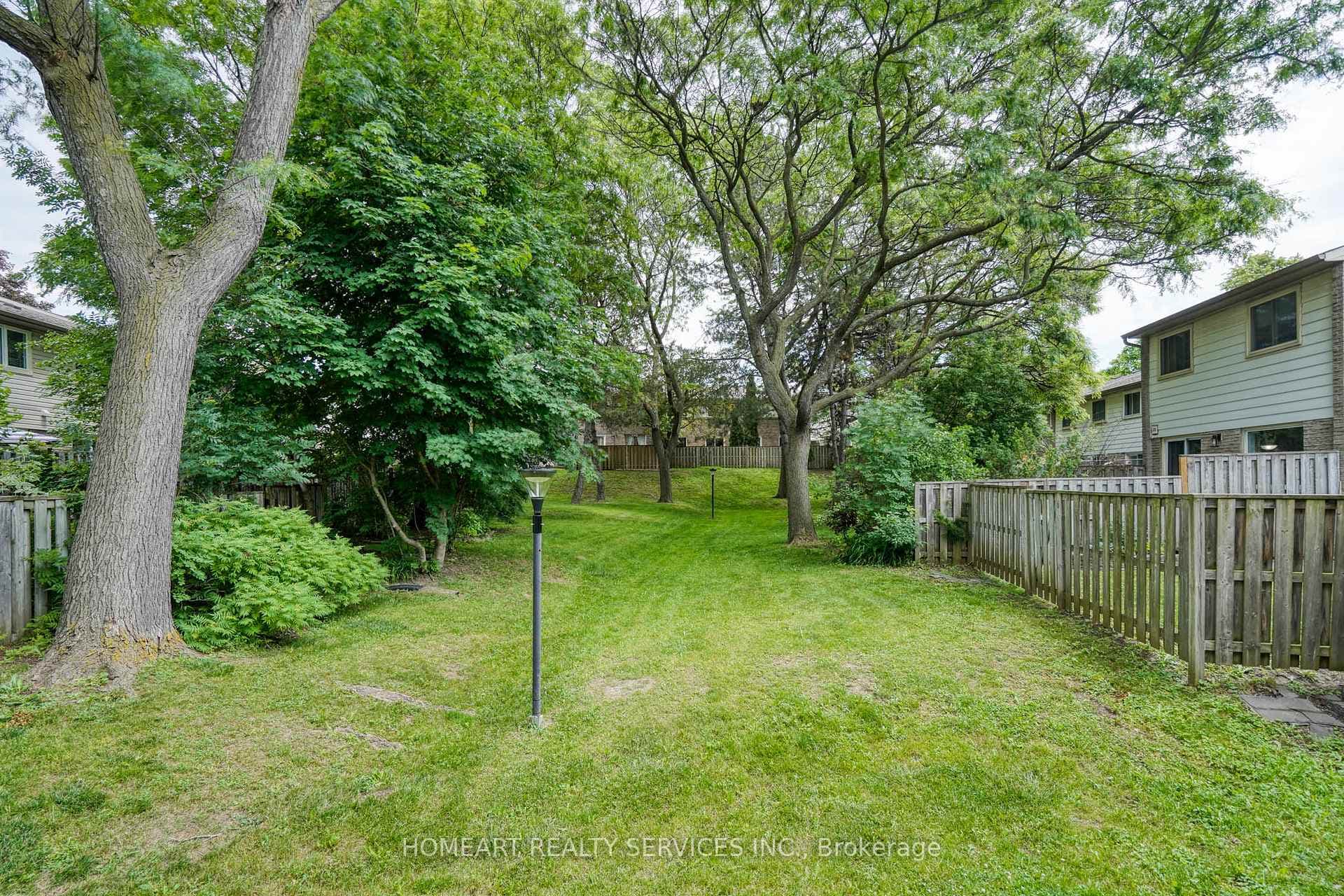 2 Camelot Way photo 34