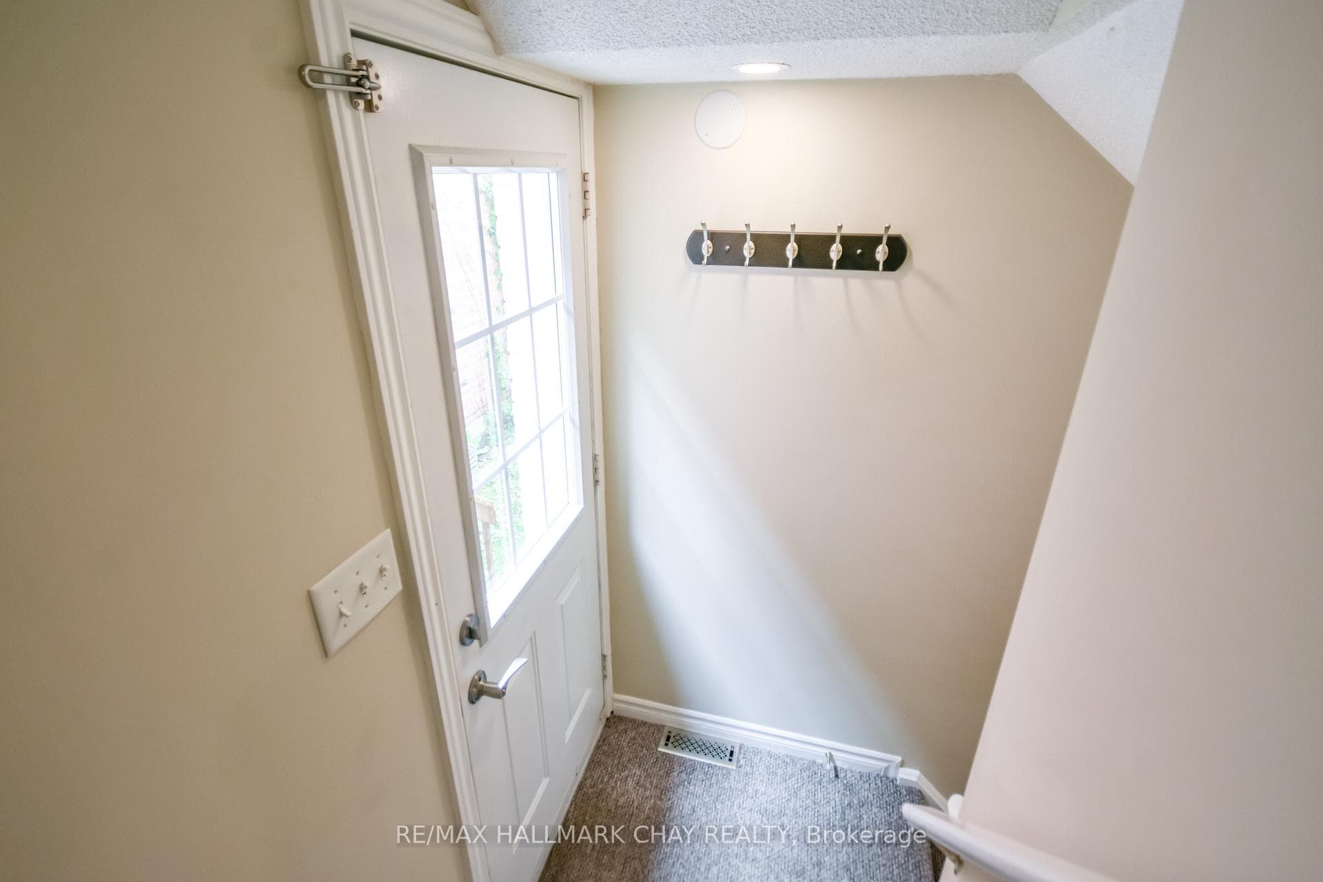 1 Hawkins Drive photo 32