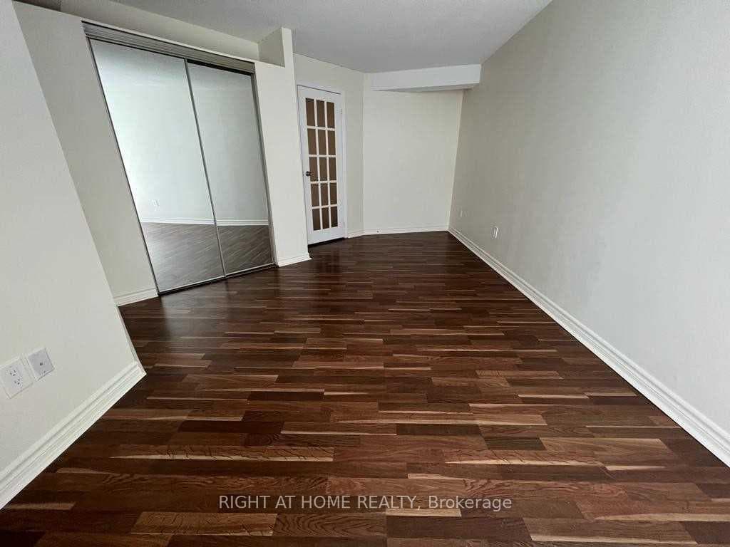 3650 Kaneff Crescent Unit 3202 photo 13