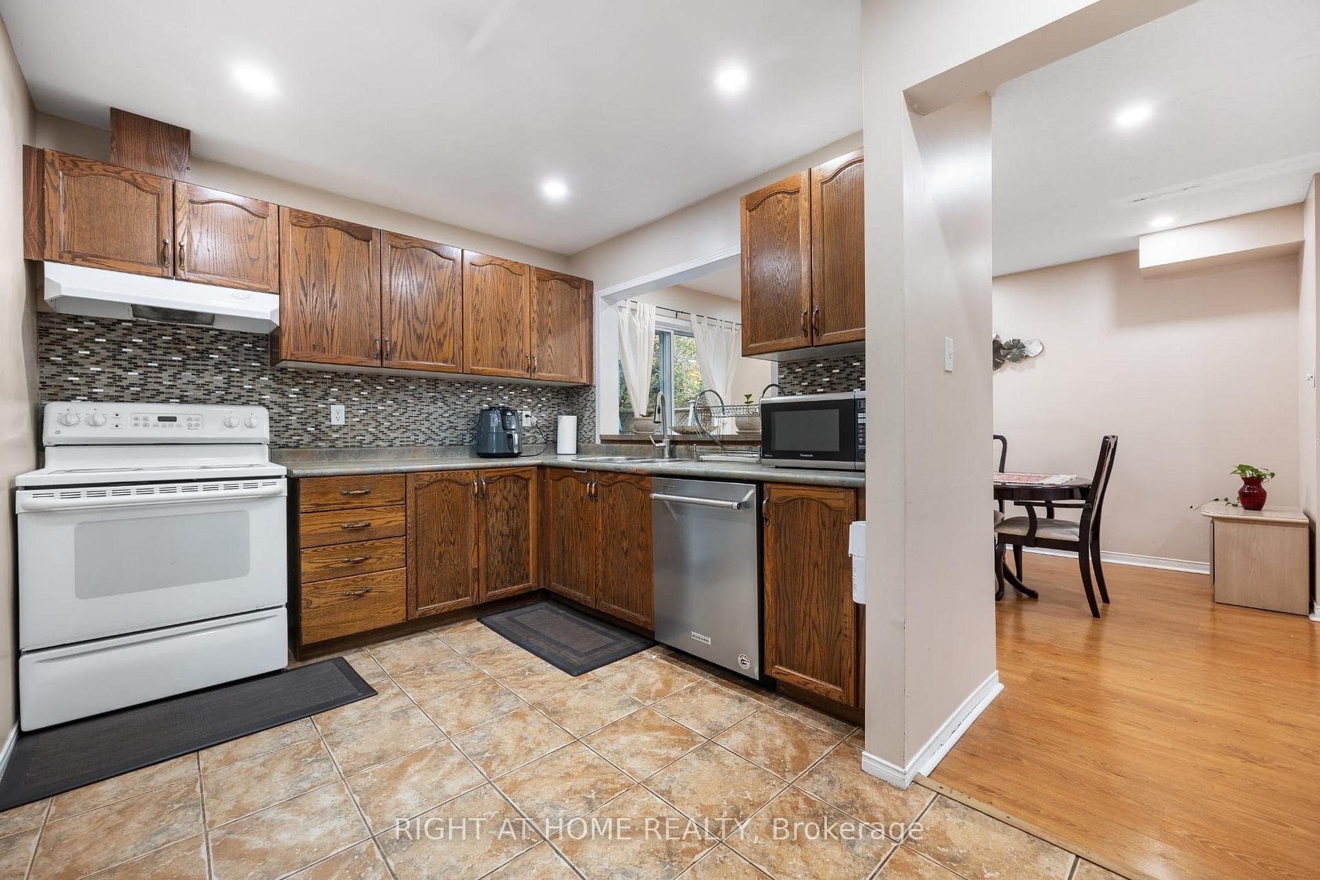 54 Amberhill Way photo 12