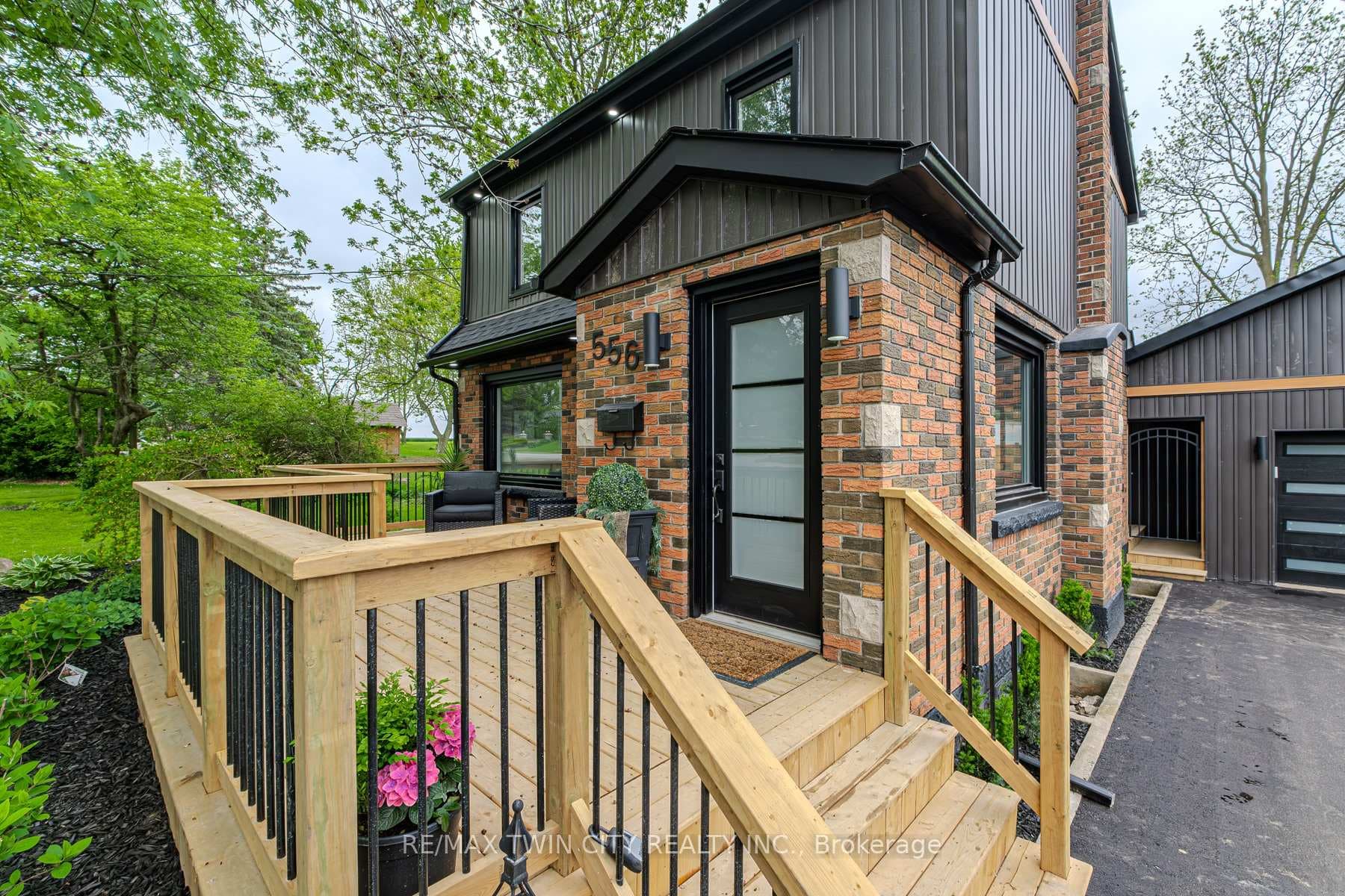 556 Paris Road photo 4