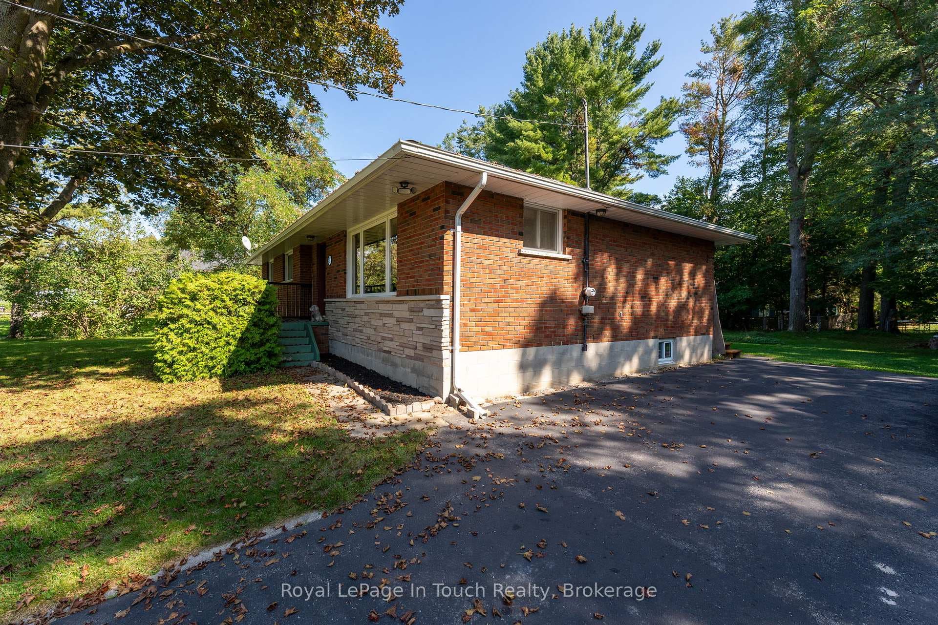 3957 Horseshoe Valley Road photo 6