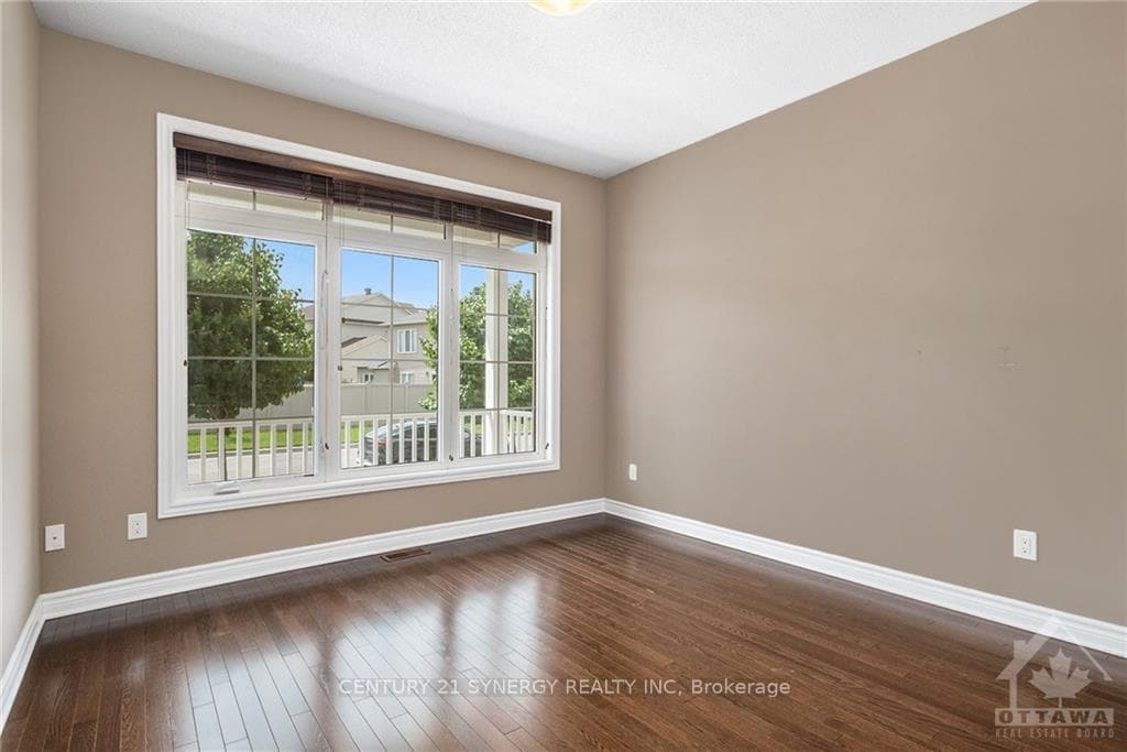 359 NESTLETON Street photo 4