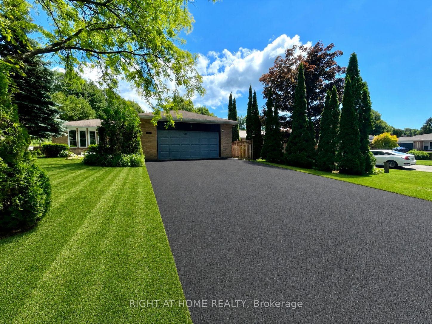 941 Victoria Street photo 2