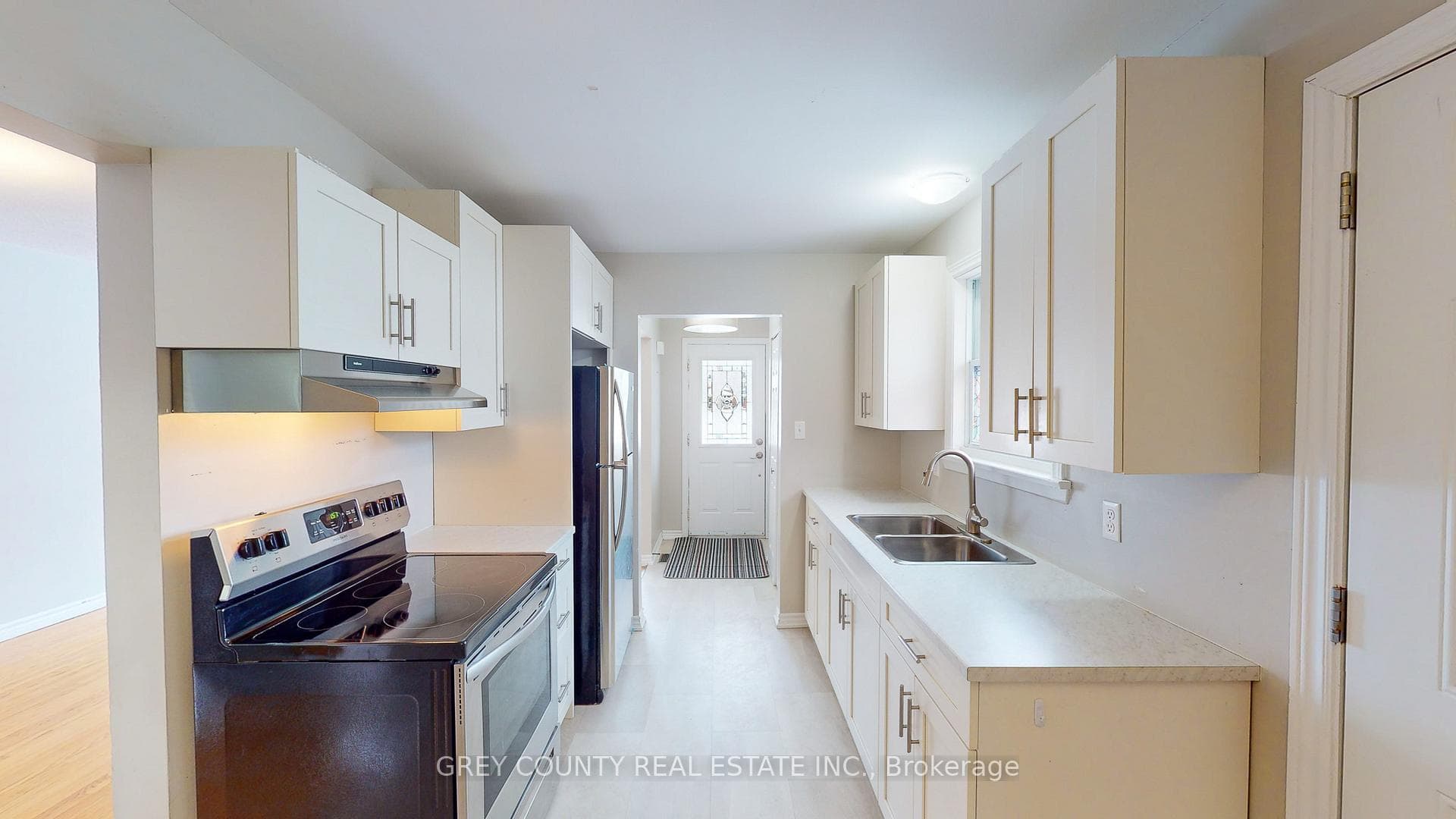 241 Simon Street photo 6