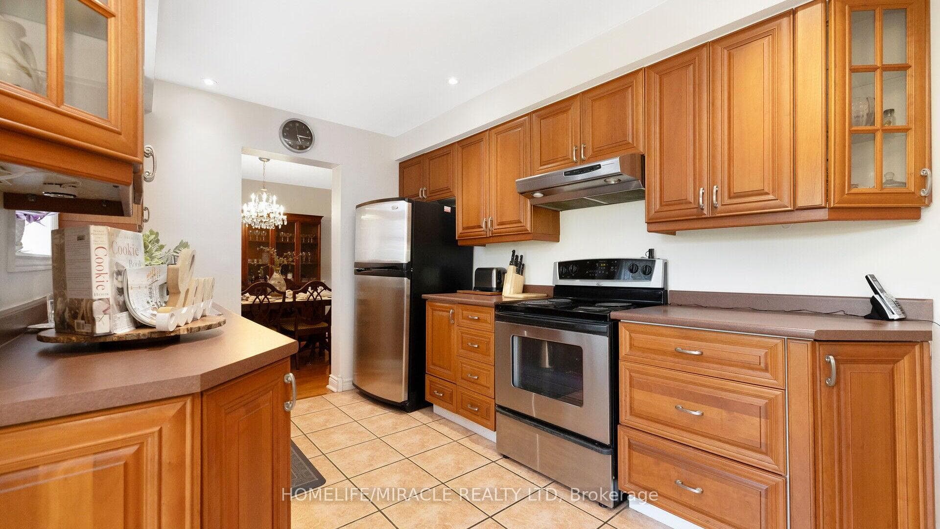 1720 Maple Ridge Drive photo 18