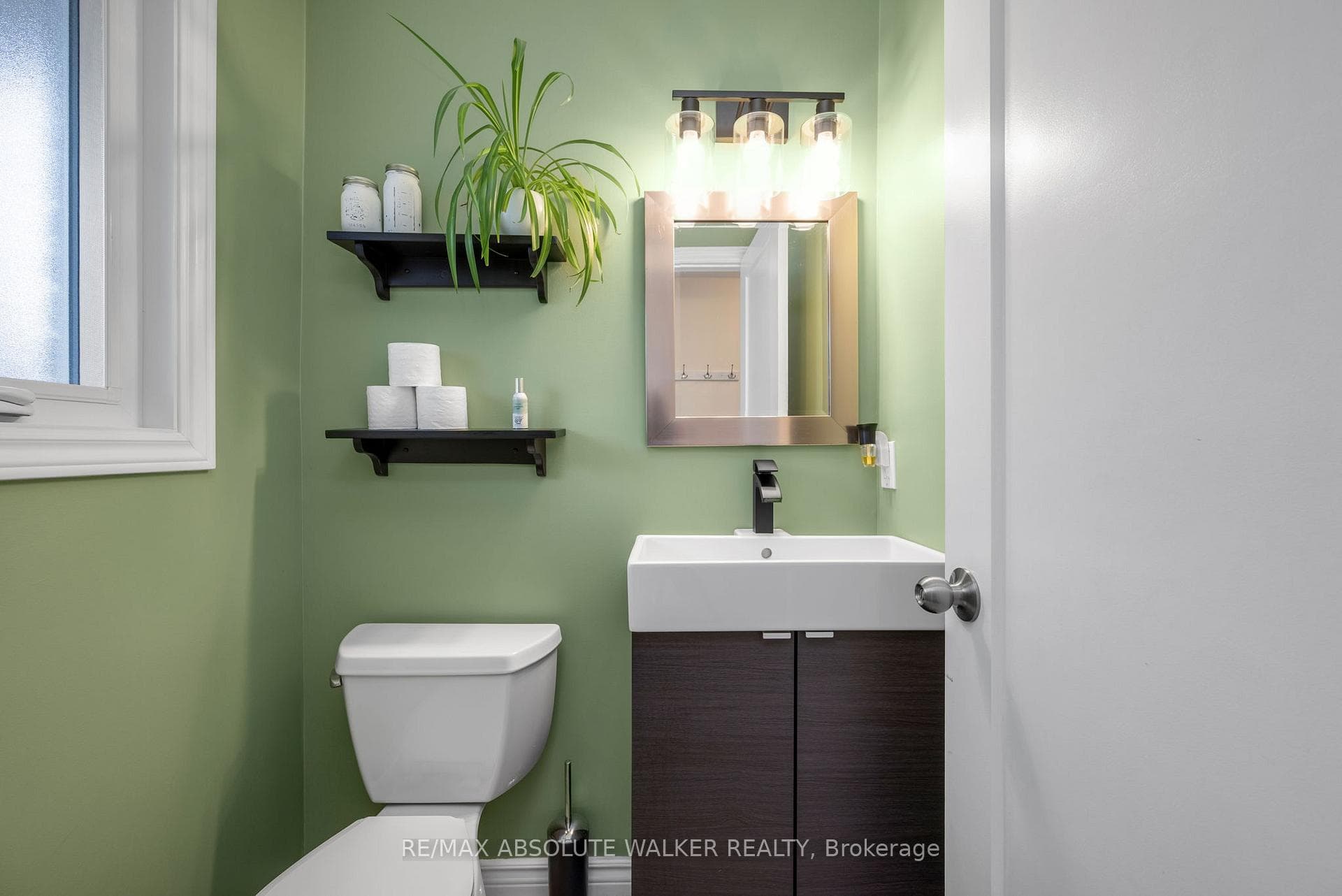 671 Mathieu Way photo 15