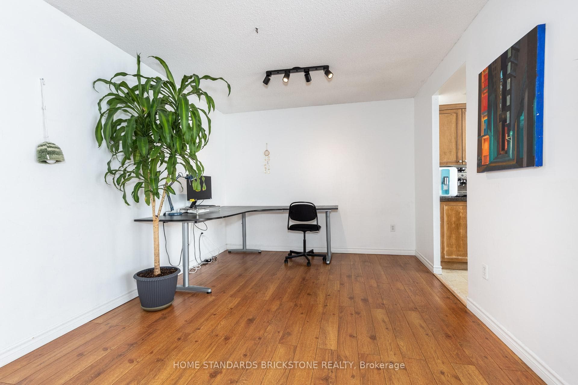 7601 Bathurst Street Unit 205 photo 6
