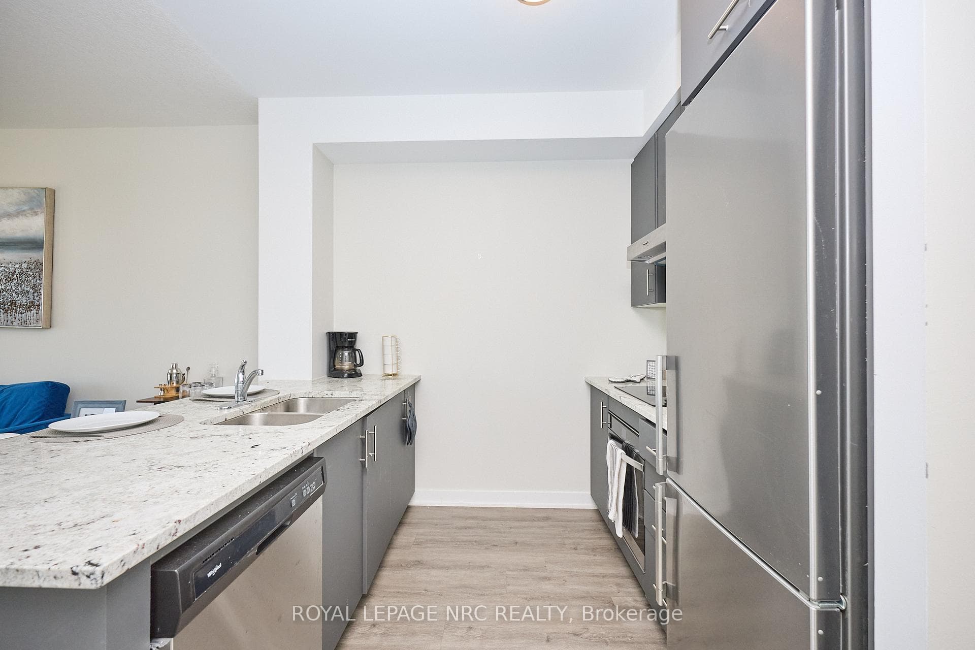 600 North Service Road Unit 221 photo 16