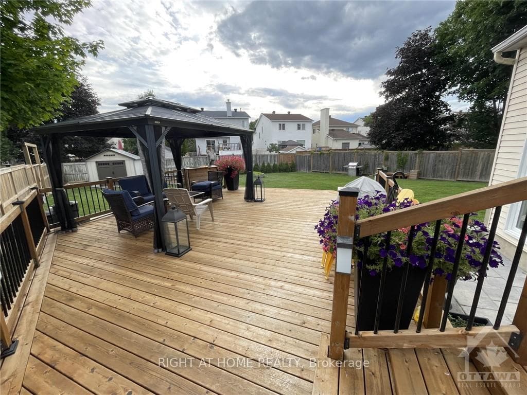 2090 SUNLAND Drive photo 18