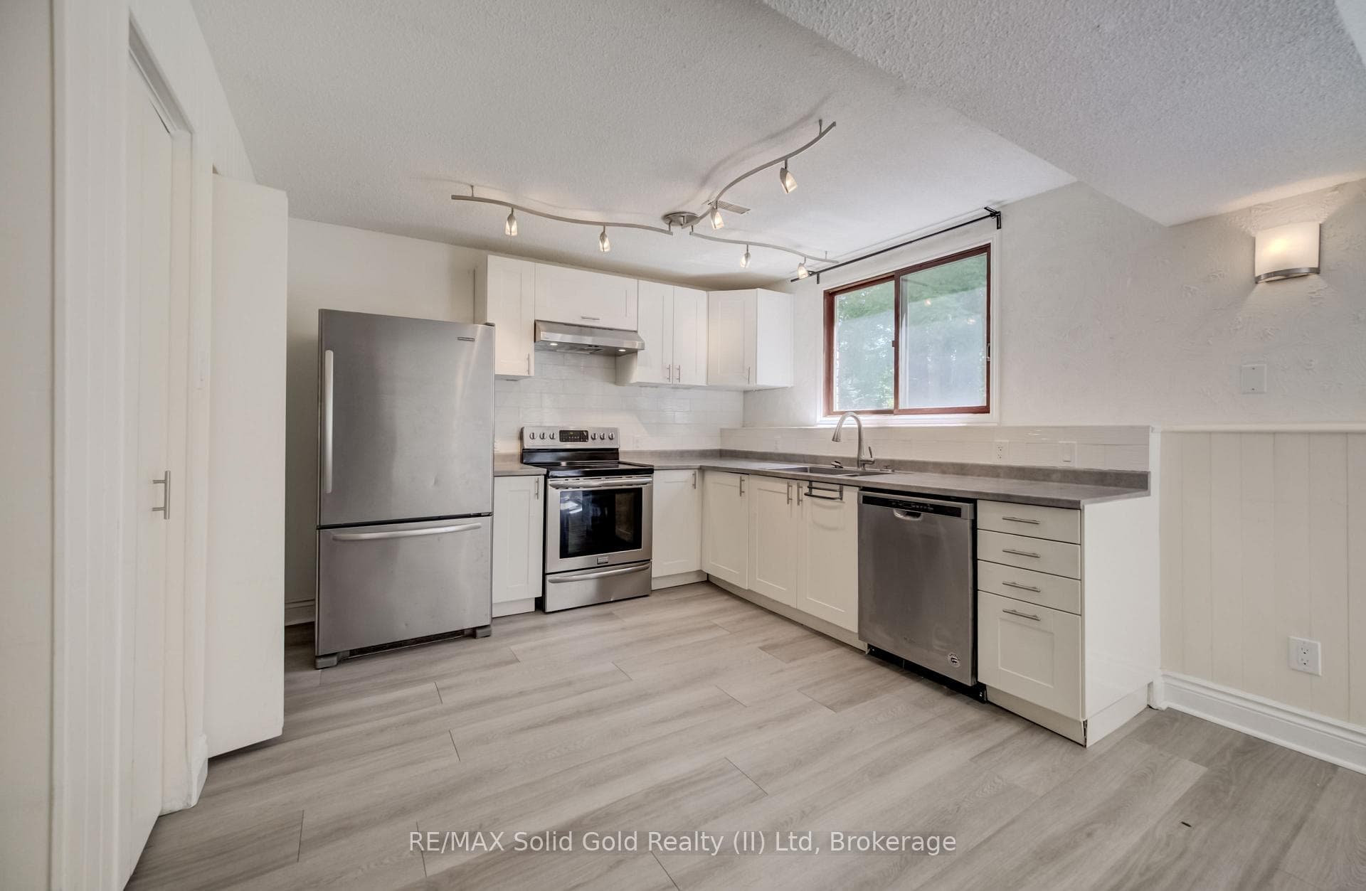 Newer cabinetry and appliances.