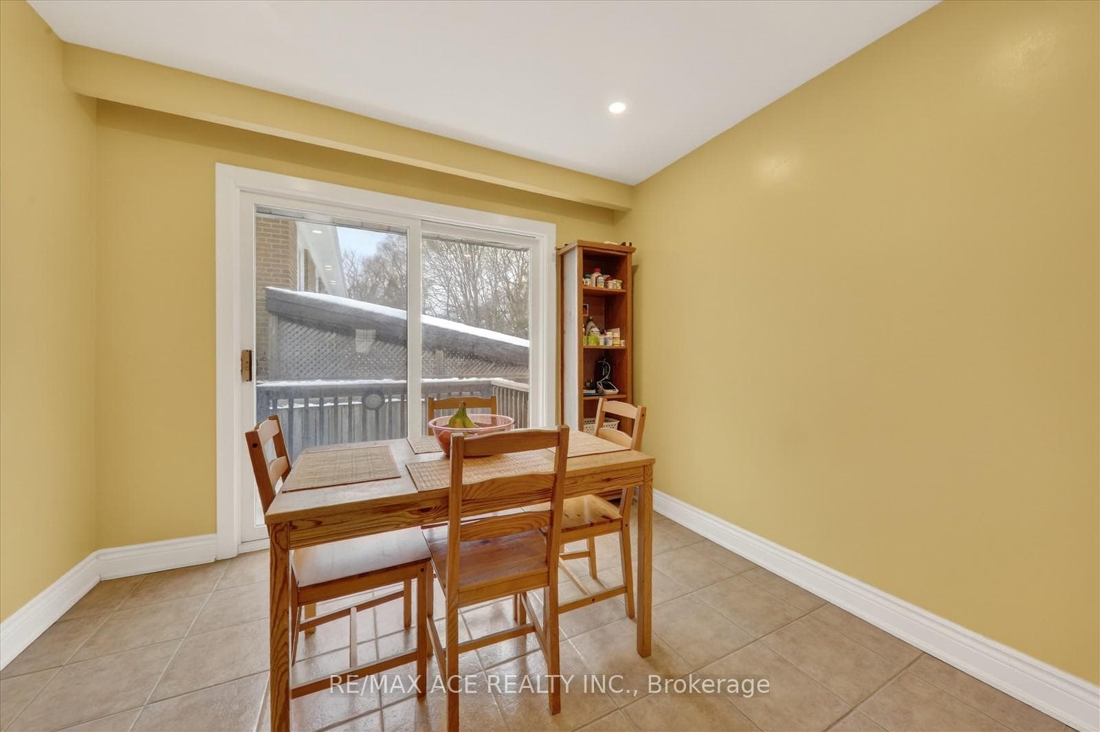 1719 Valentine Gardens photo 17