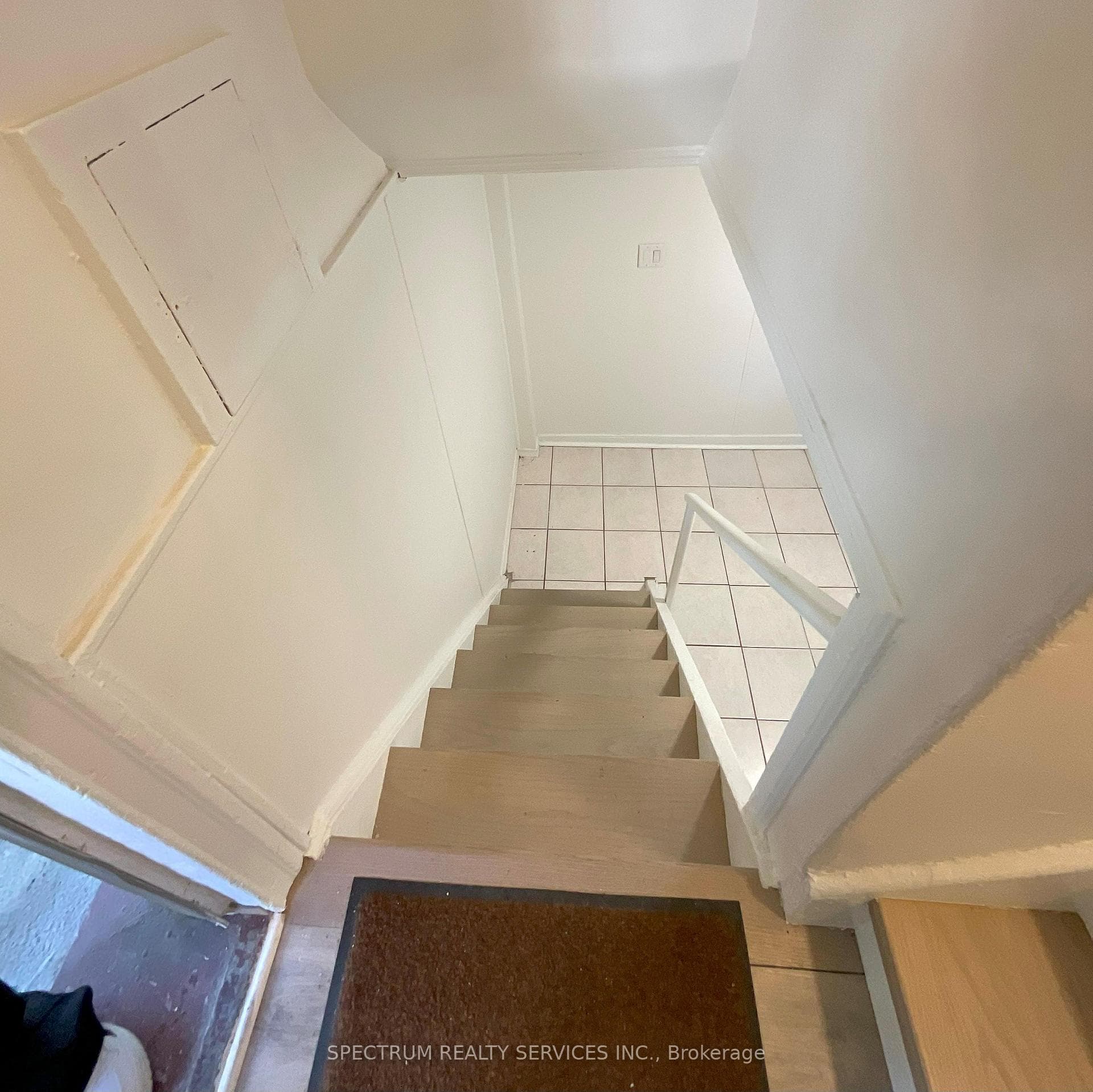 10 Westcliffe Road Unit Lower photo 4