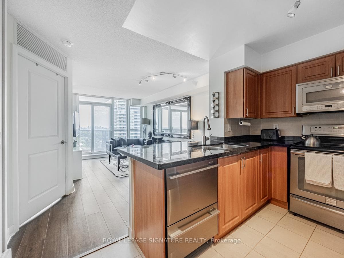 4978 Yonge Street Unit 3102 photo 2