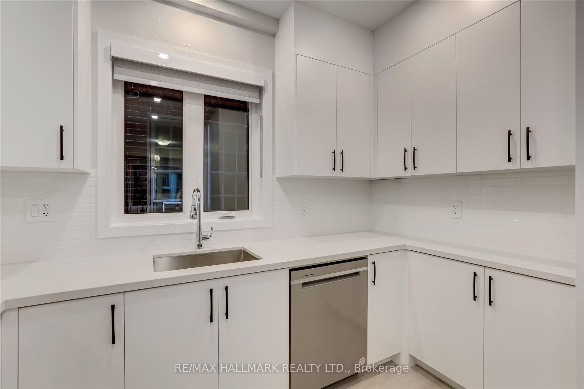 979 Avenue Road Unit Main photo 9